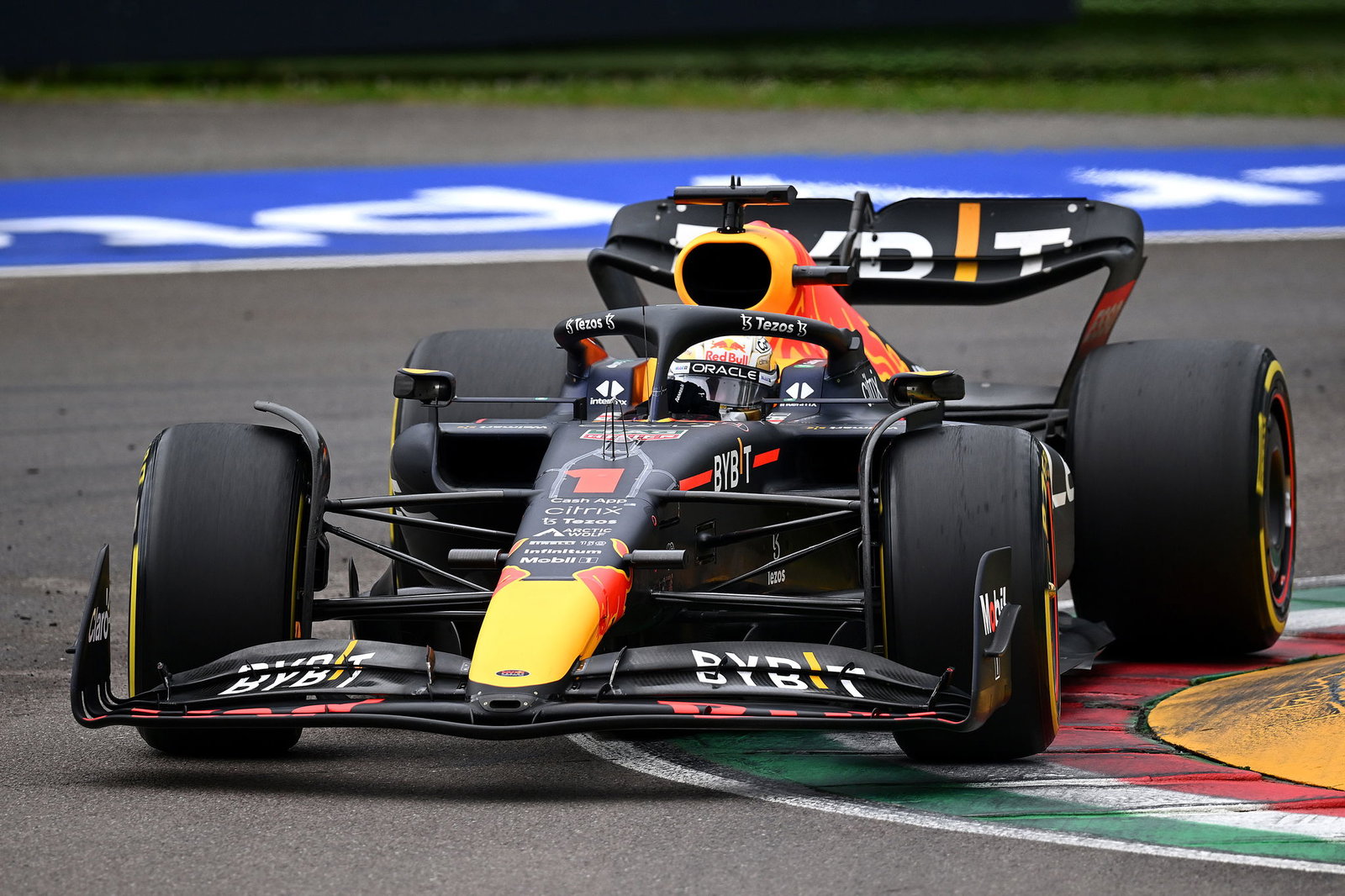 Hamilton Membantah Rumor Dirinya akan Tinggalkan Mercedes