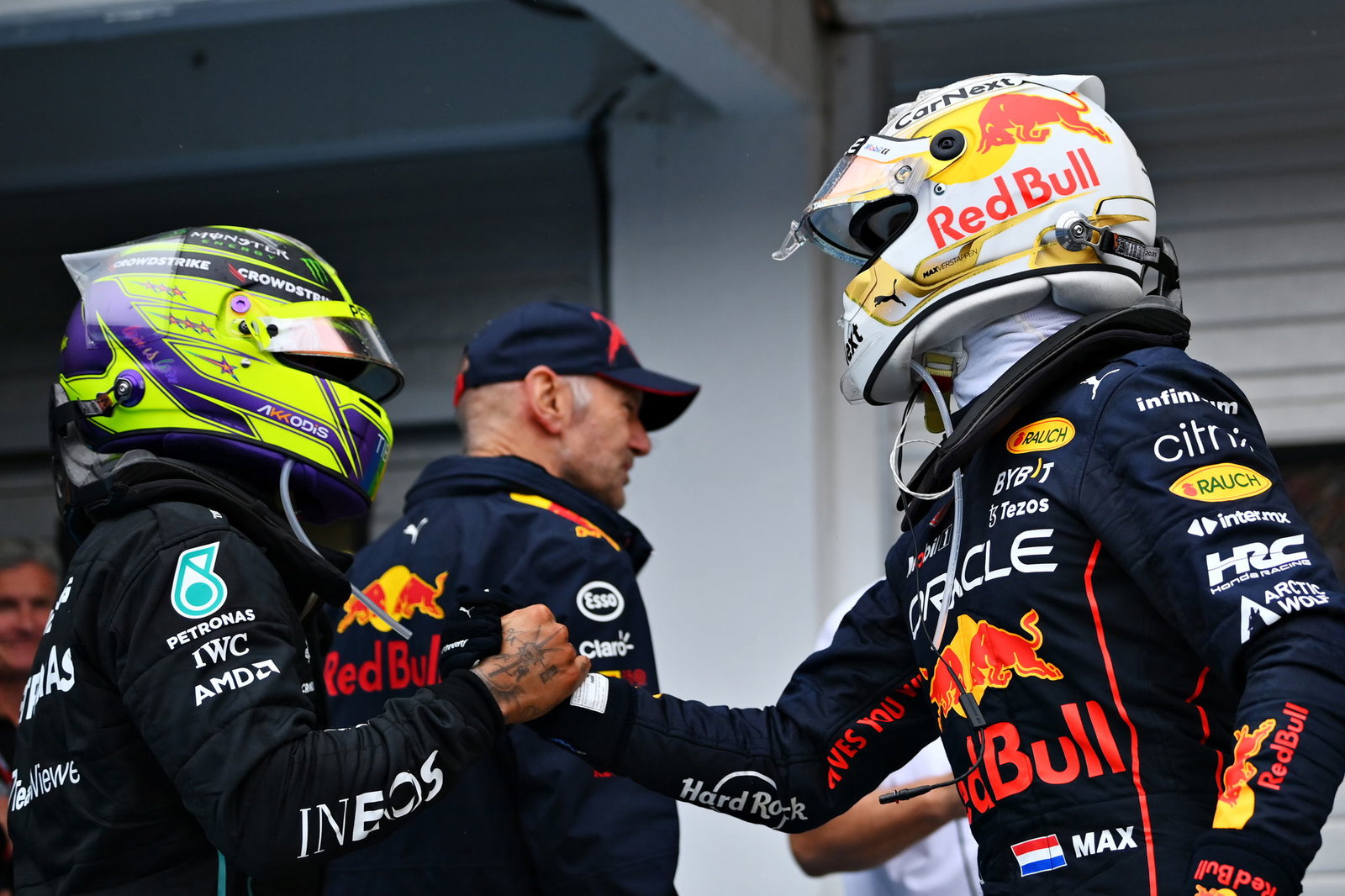 Verstappen Kecam Fans yang Membakar Atribut Mercedes