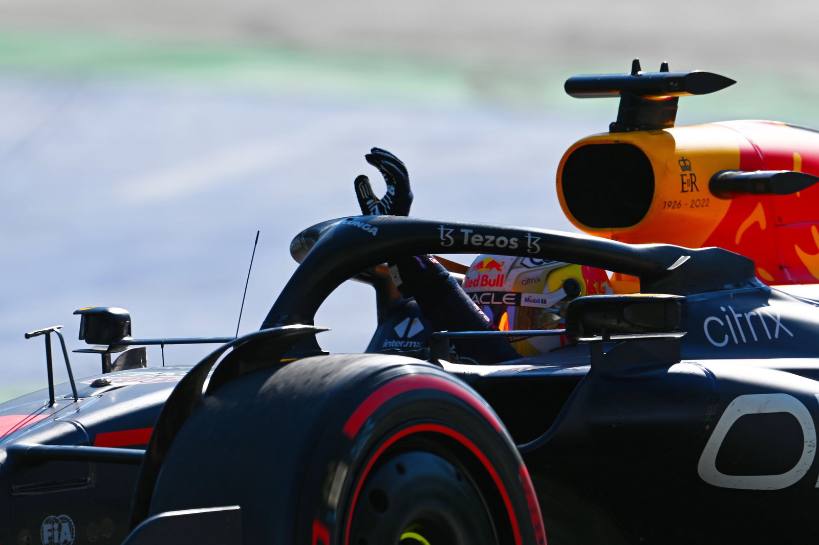 Daniel Ricciardo unveils Valentino Rossi-inspired helmet for race day at Monza