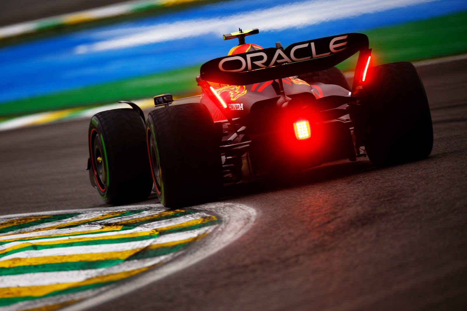 F1 GP Sao Paulo: Perez Memuncaki Latihan Jumat yang Ketat