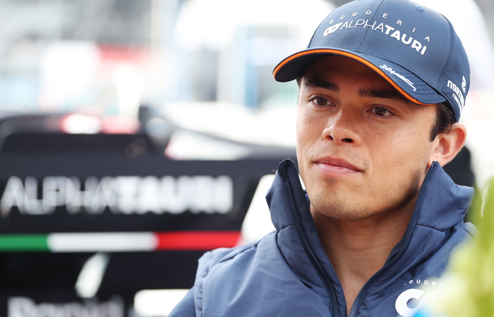 Verstappen Tidak Tertarik dengan Rumor Hamilton-Ferrari