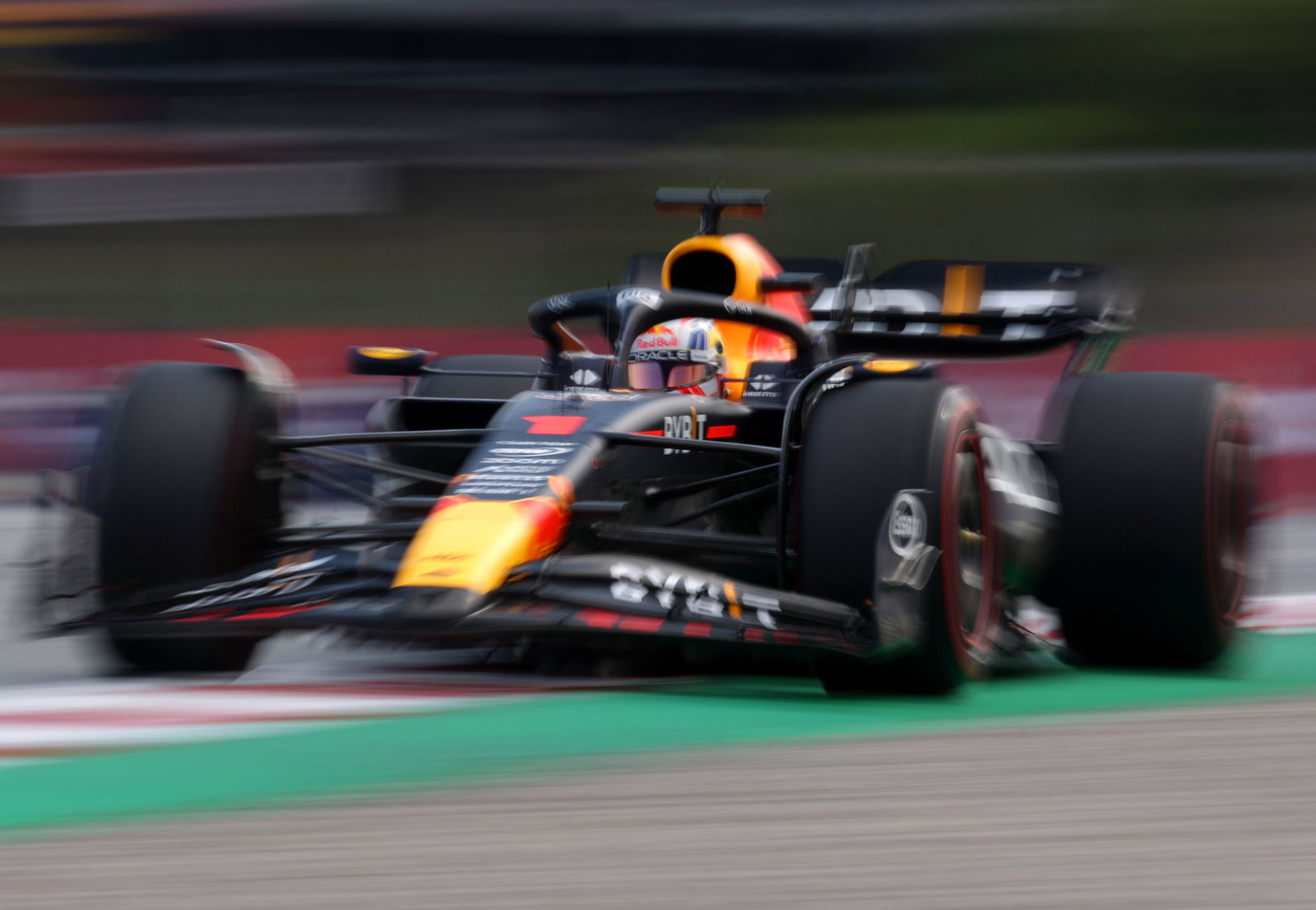 Lewis Hamilton admits struggle to break into top-10 as he notes F1 rivals' 