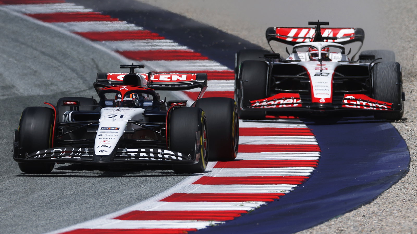 Magnussen Lihat Keputusasaan dalam Cara Balap De Vries