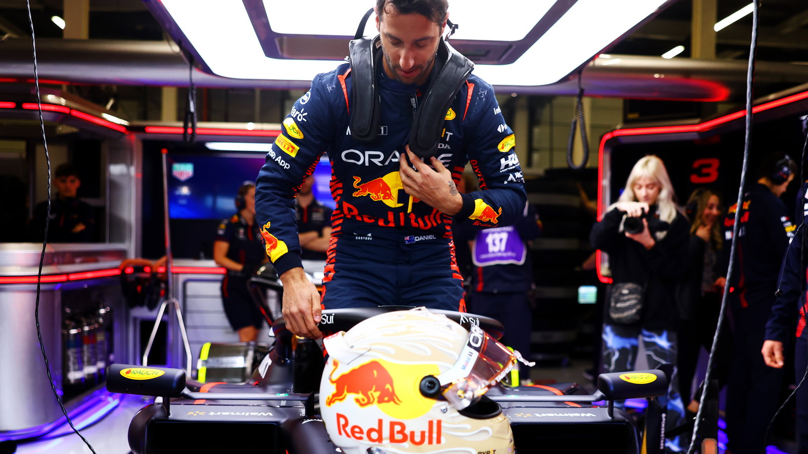 Daniel Ricciardo reveals he was “a few hundredths off” Max Verstappen in crucial test