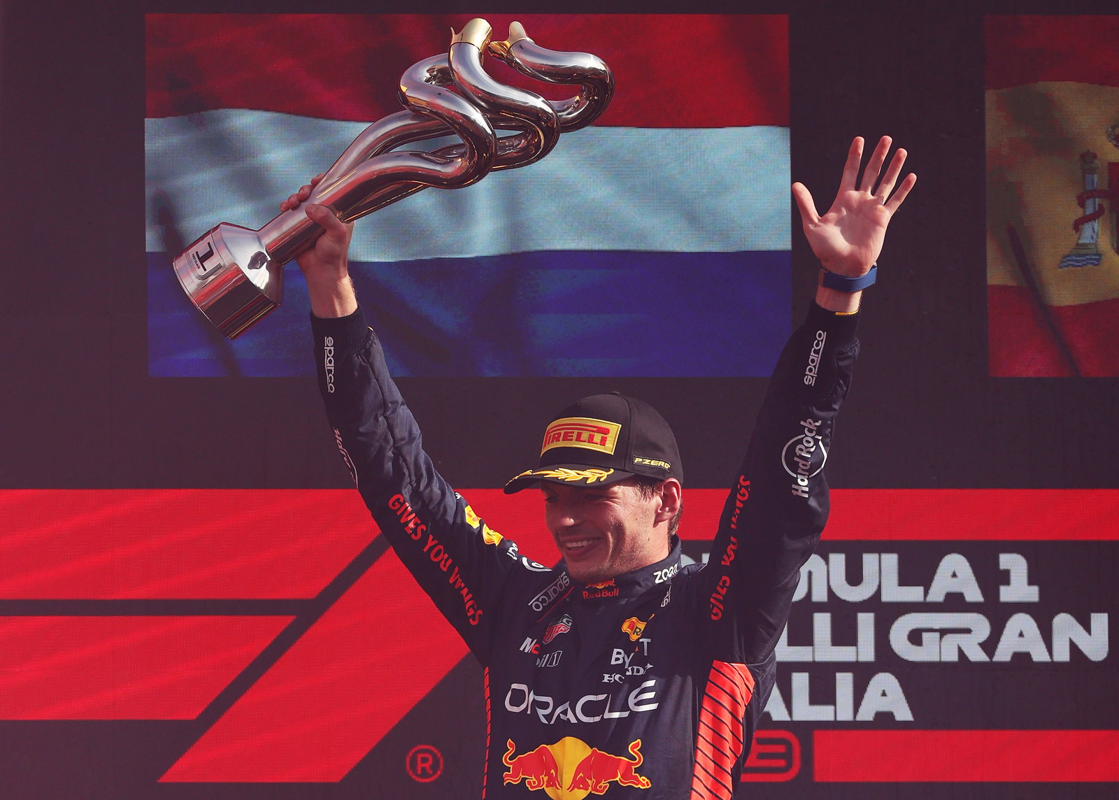How Verstappen learned from 2021 crash with Lewis Hamilton in Carlos Sainz duel at Italian Grand Prix