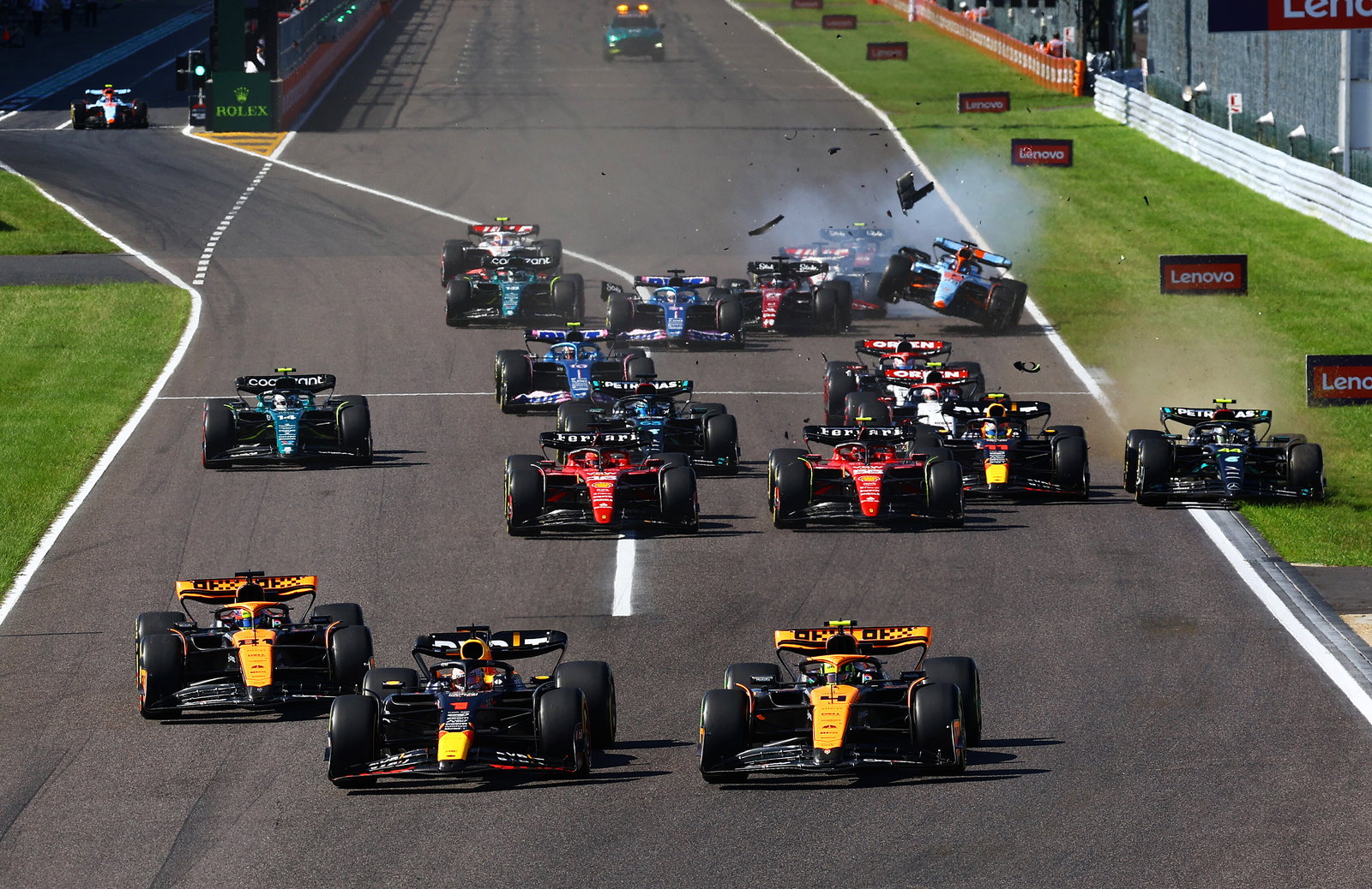 Lewis Hamilton picks up damage after first-lap Sergio Perez clash at F1 Japanese GP&nbsp;