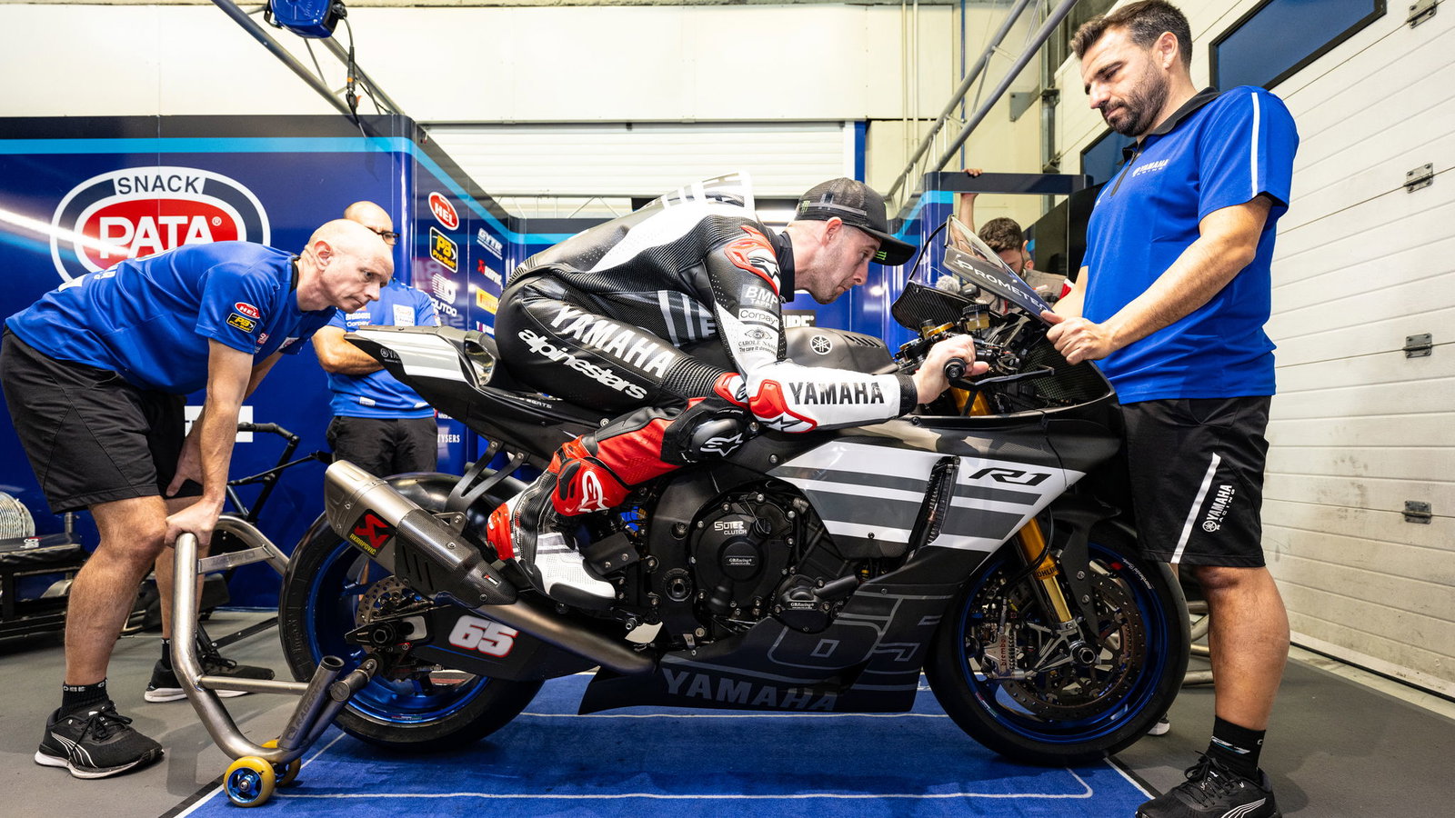 TAMPILAN PERTAMA: Jonathan Rea dengan Yamaha