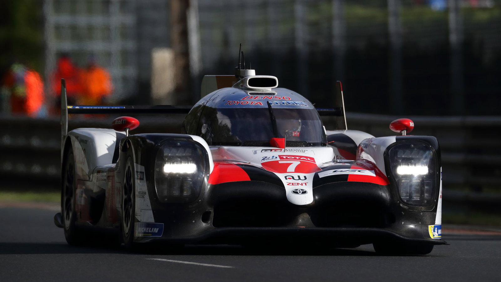 Kamui Kobayashi memuncaki pemanasan Le Mans di Toyota one-two