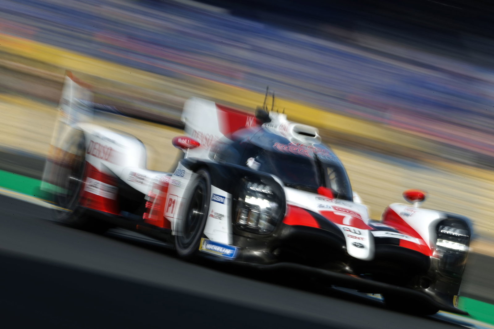 Jose Maria Lopez memimpin Nakajima saat hujan, Safety Cars menghantam Le Mans