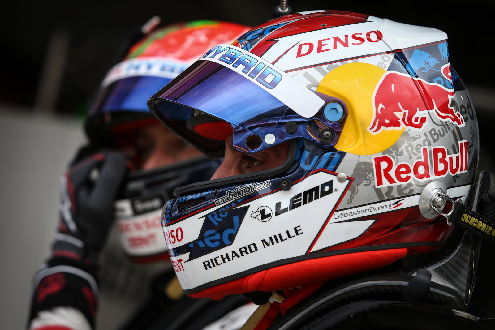 Toyota menyapu ke satu-dua dalam pembukaan Silverstone WEC