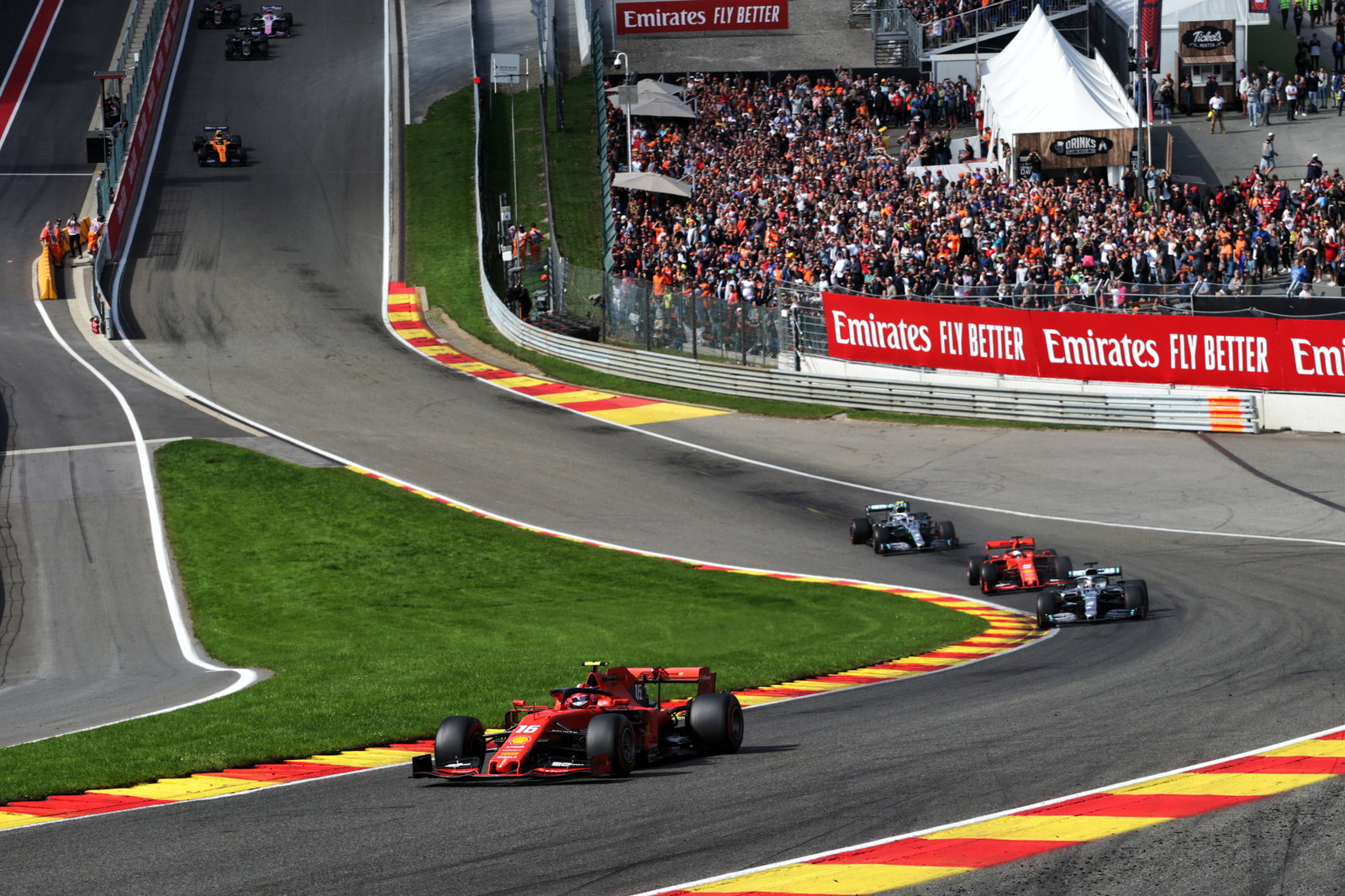 Lewis Hamilton membahas spekulasi kesehatan di tengah kekhawatiran COVID-19