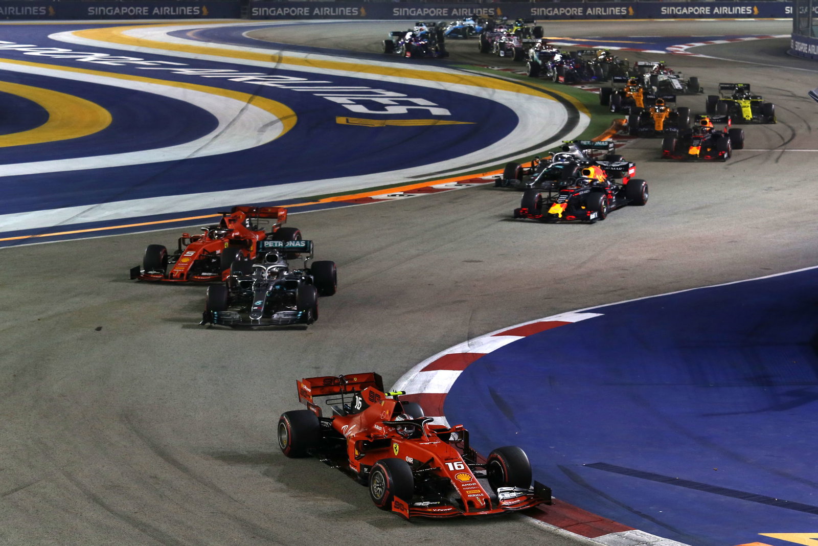 Charles Leclerc Ragu Ferrari Bisa Lawan Red Bull, Waspadai McLaren