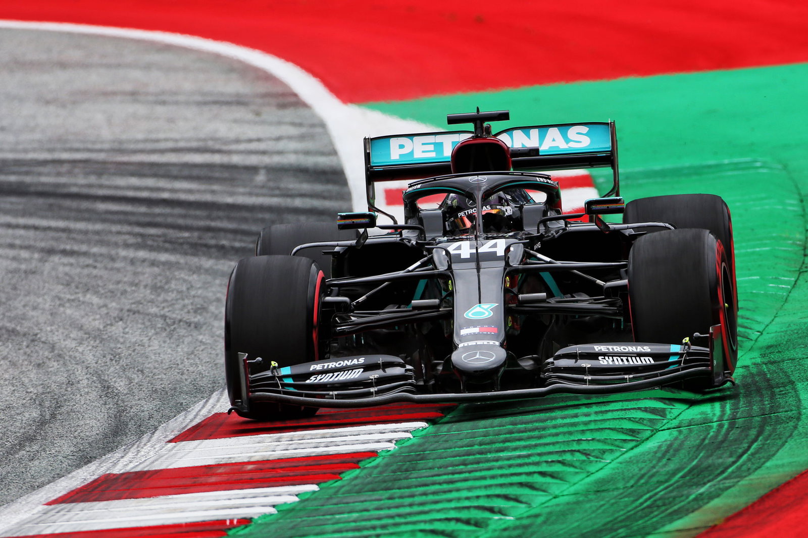 McLaren menentang 'Mercedes merah muda' Racing Point tetapi tidak akan mengajukan protes