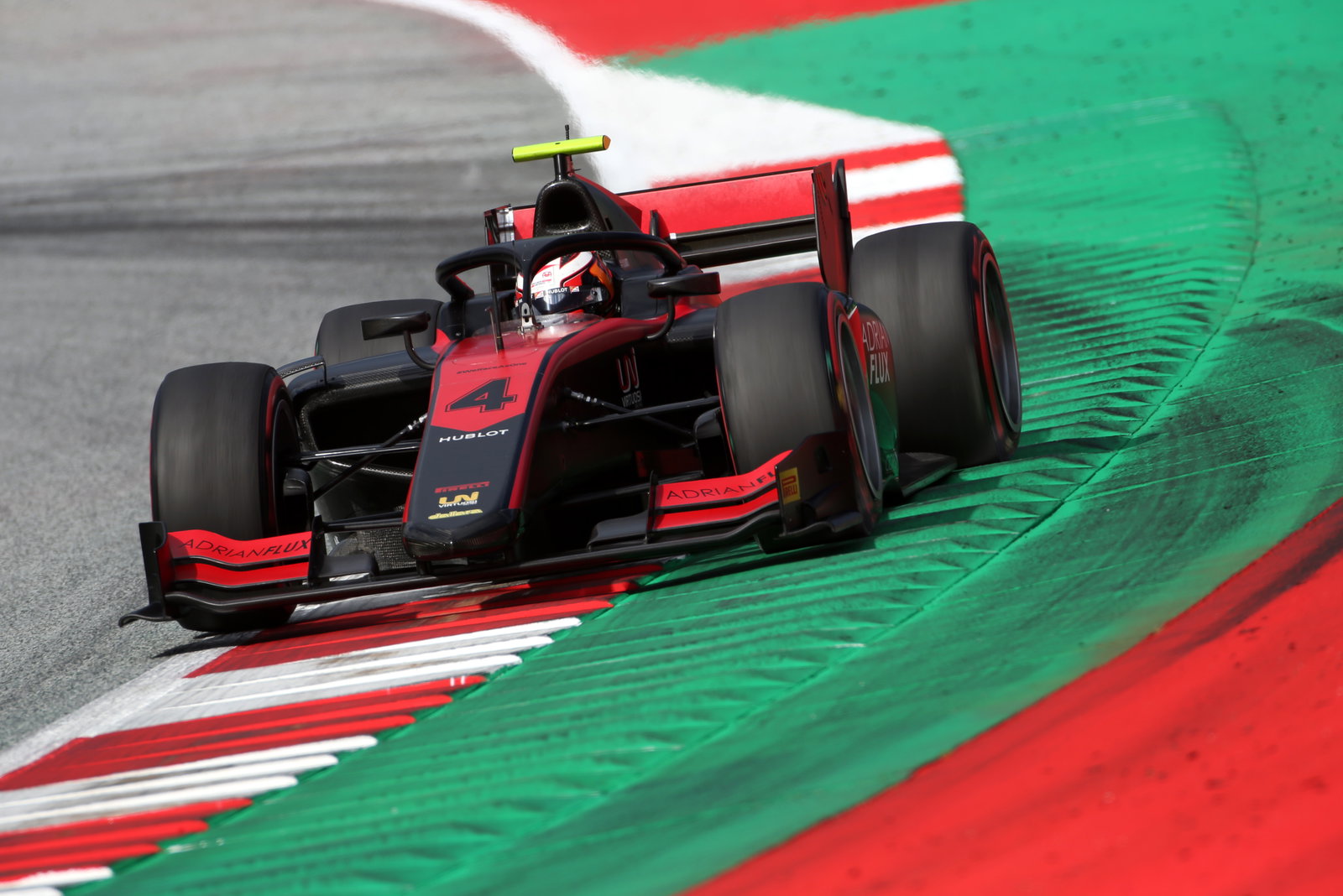 Guanyu Zhou maju ke posisi terdepan F2 di Austria