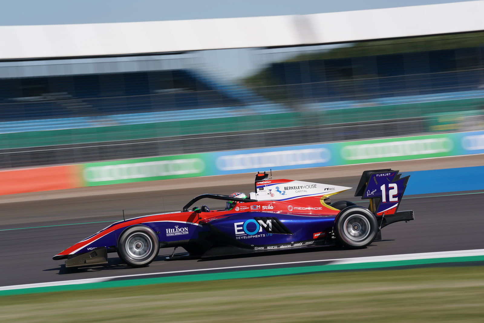 Logan Sargeant mengklaim kemenangan perdana F3 untuk memimpin poin