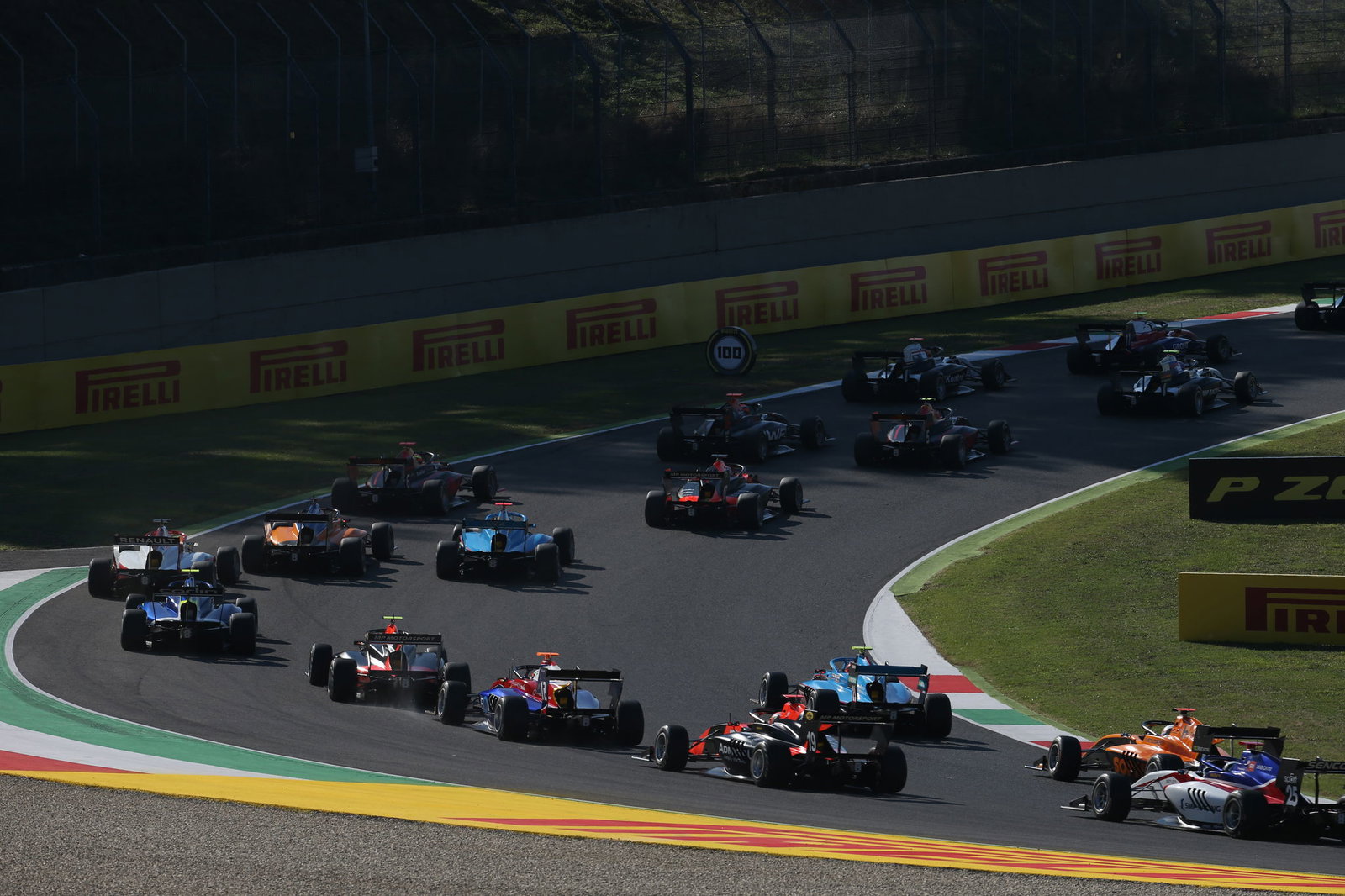 Vesti memenangkan pertandingan pembuka Mugello, tiga pembalap tetap dalam perebutan gelar F3