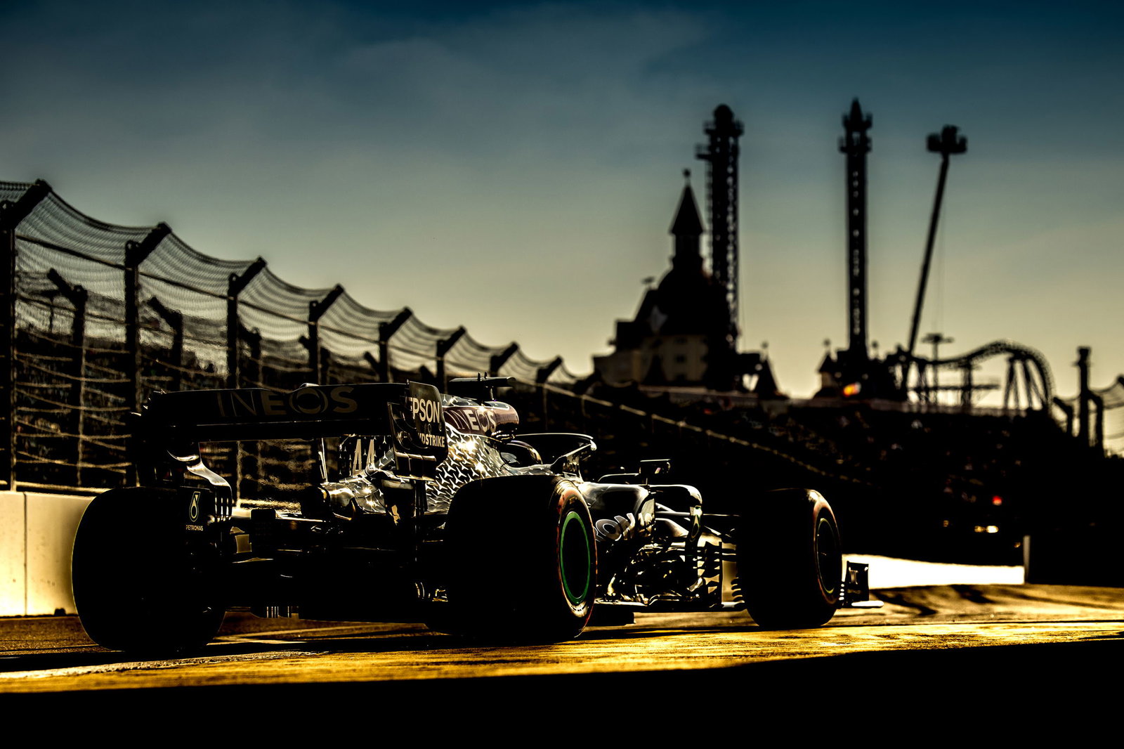 Bottas willing to ‘take one for the team’ to support Hamilton’s F1 title bid