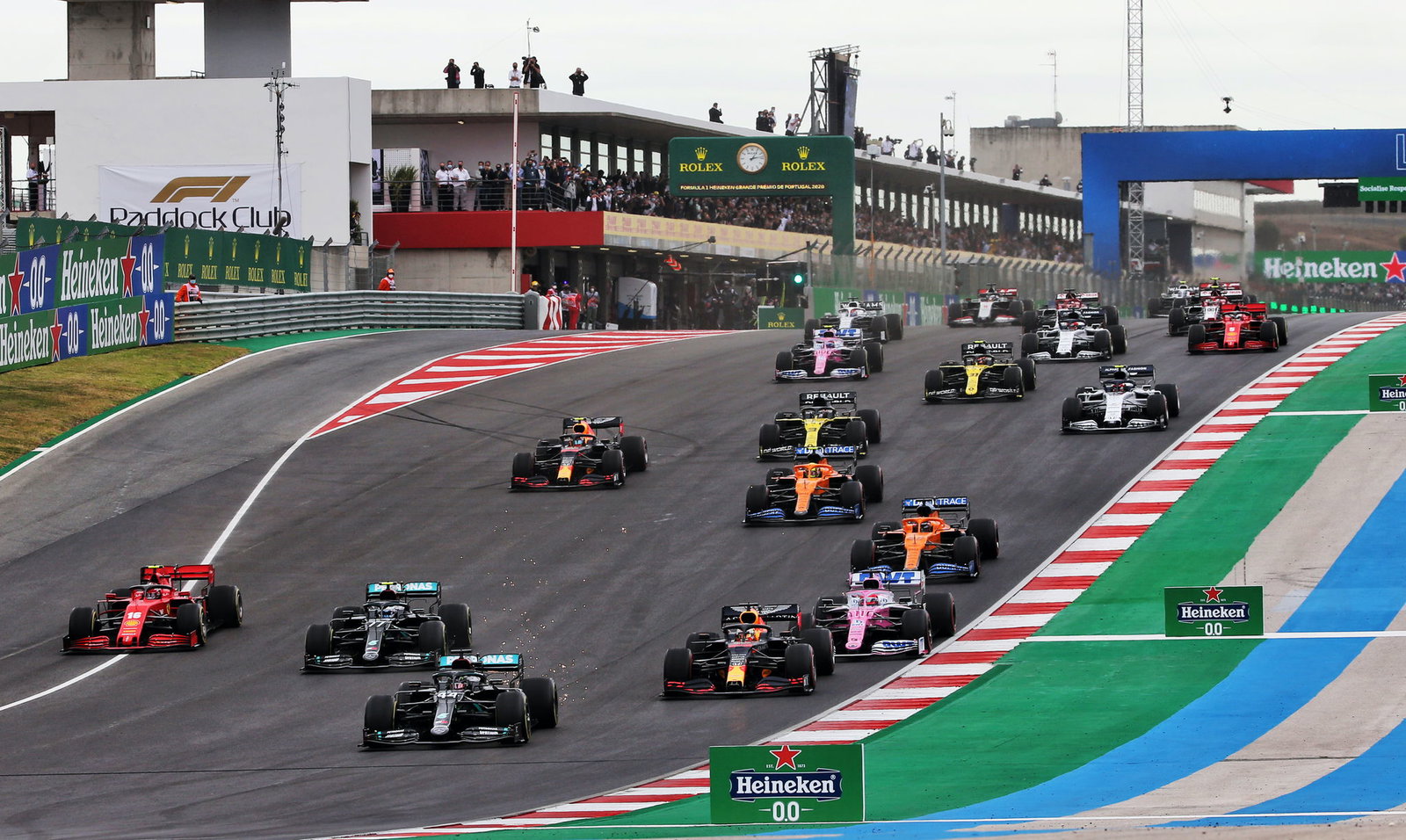 F1 mengeluarkan logo pelangi, untuk membahas rencana pra-balapan di pembaruan We Race As One