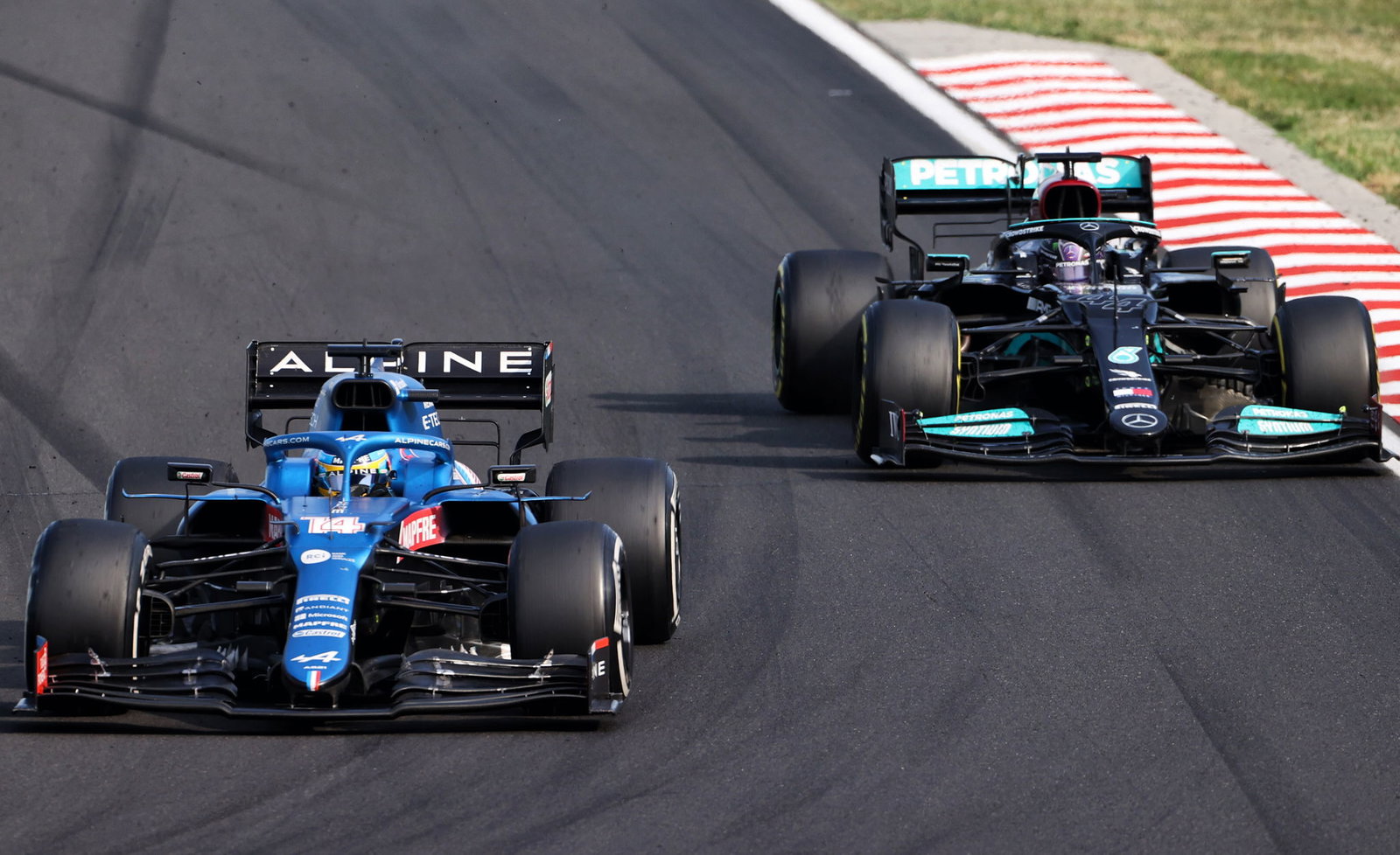 Horner Sindir Bottas yang Telah Merusak Kedua Mobil Red Bull