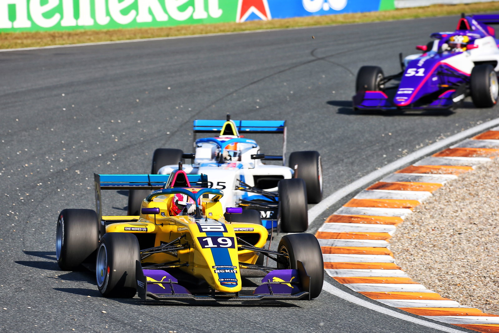 Mendominasi Penutup Musim di Austin, Chadwick Juara W Series 2021