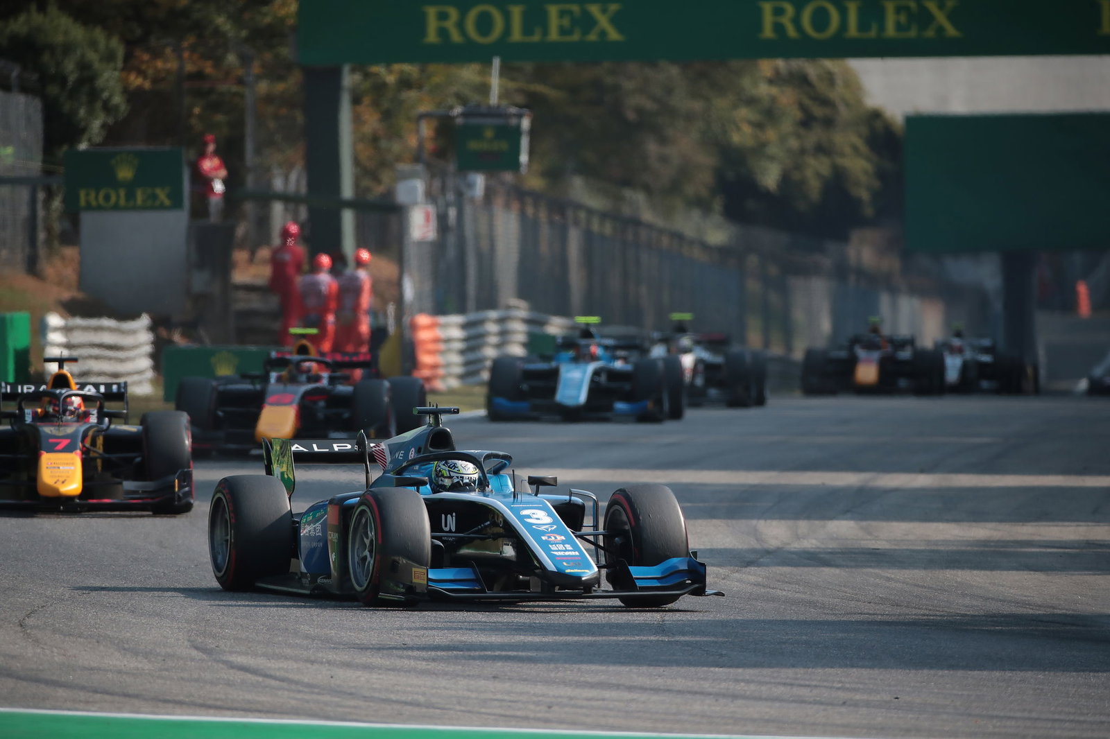 F2 Italia: Piastri Kalahkan Zhou untuk Kemenangan Feature Race