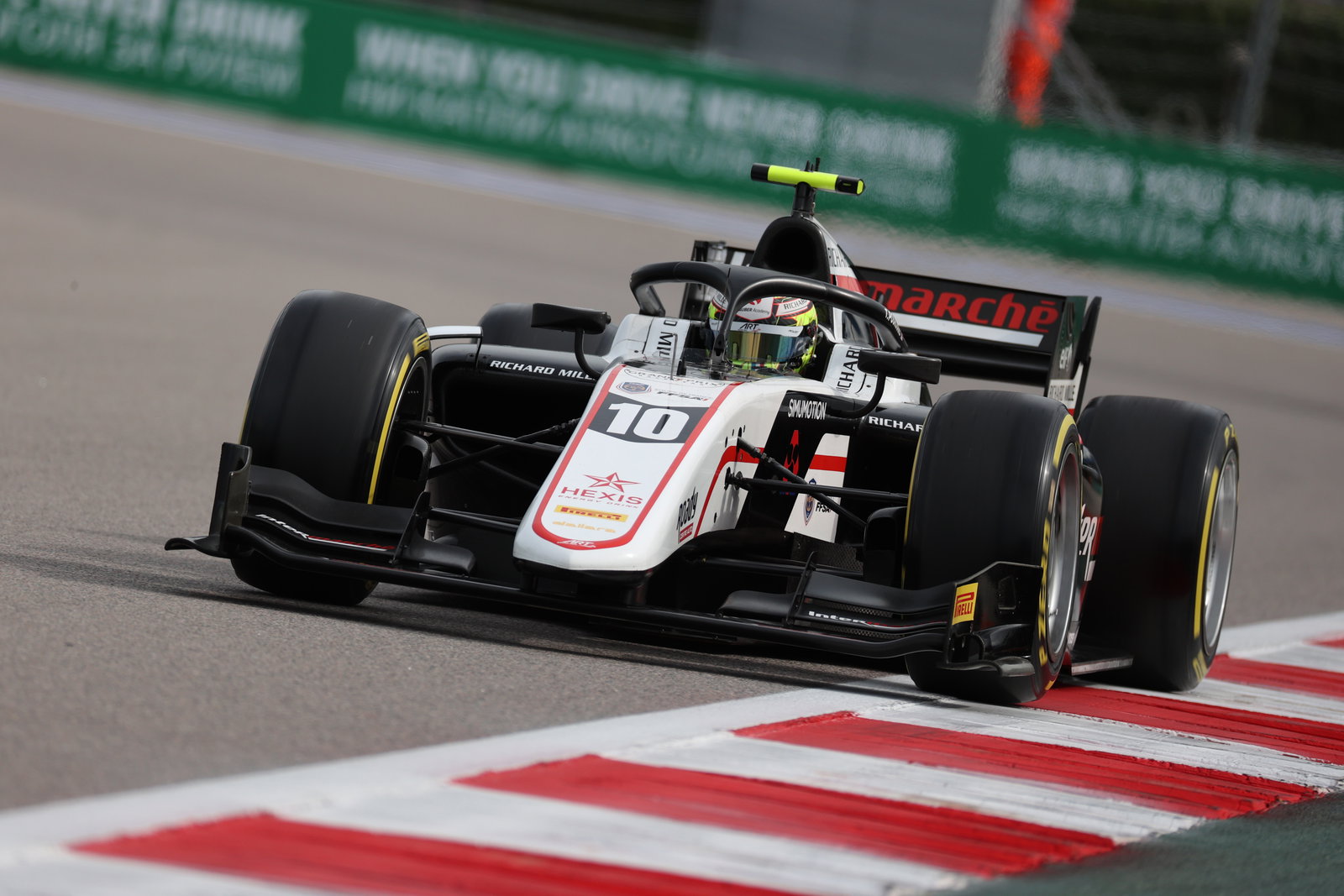 F2 Rusia: Ticktum Mendominasi Sprint Race yang Lembab