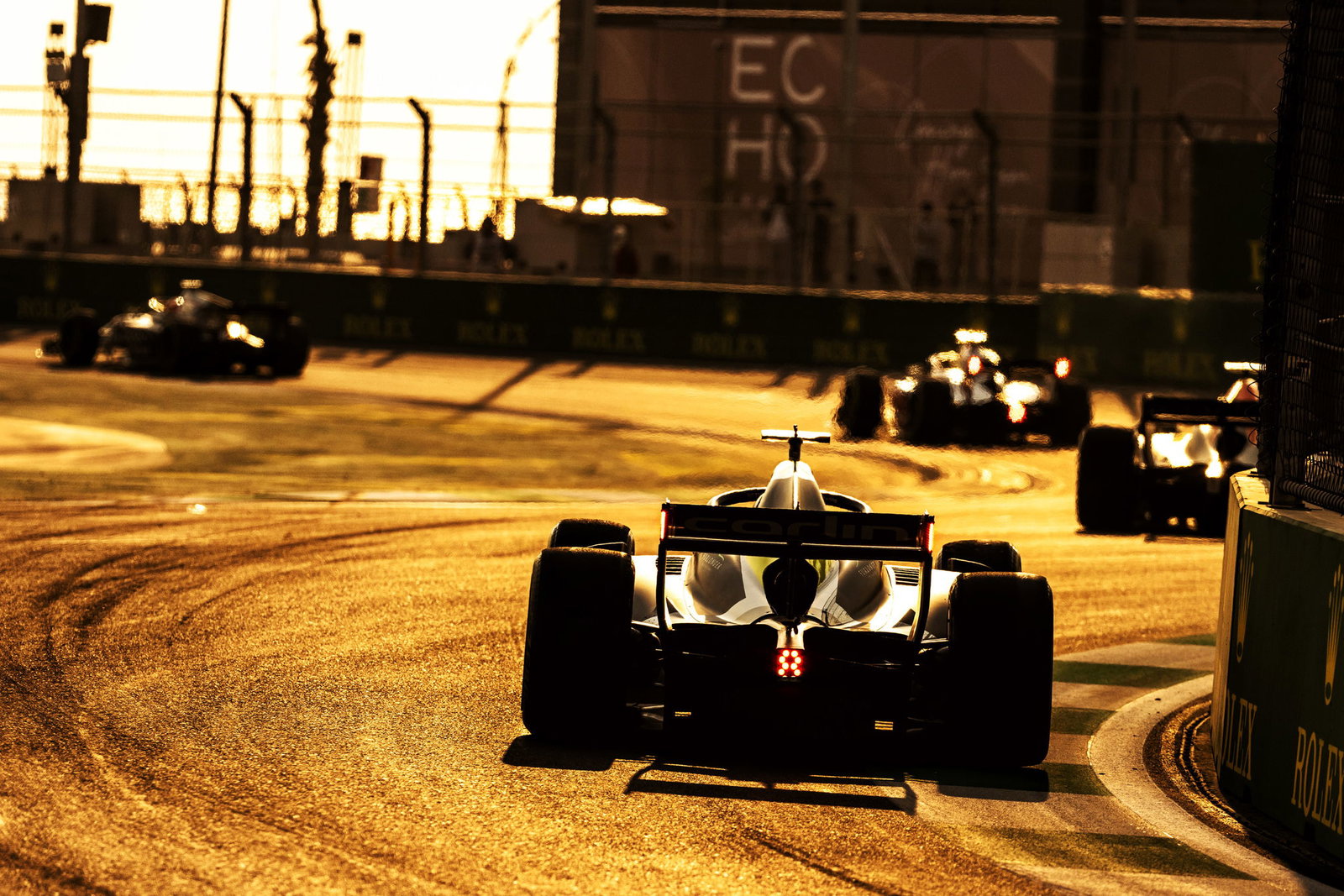 Armstrong fends off Lawson to take maiden F2 win in Jeddah