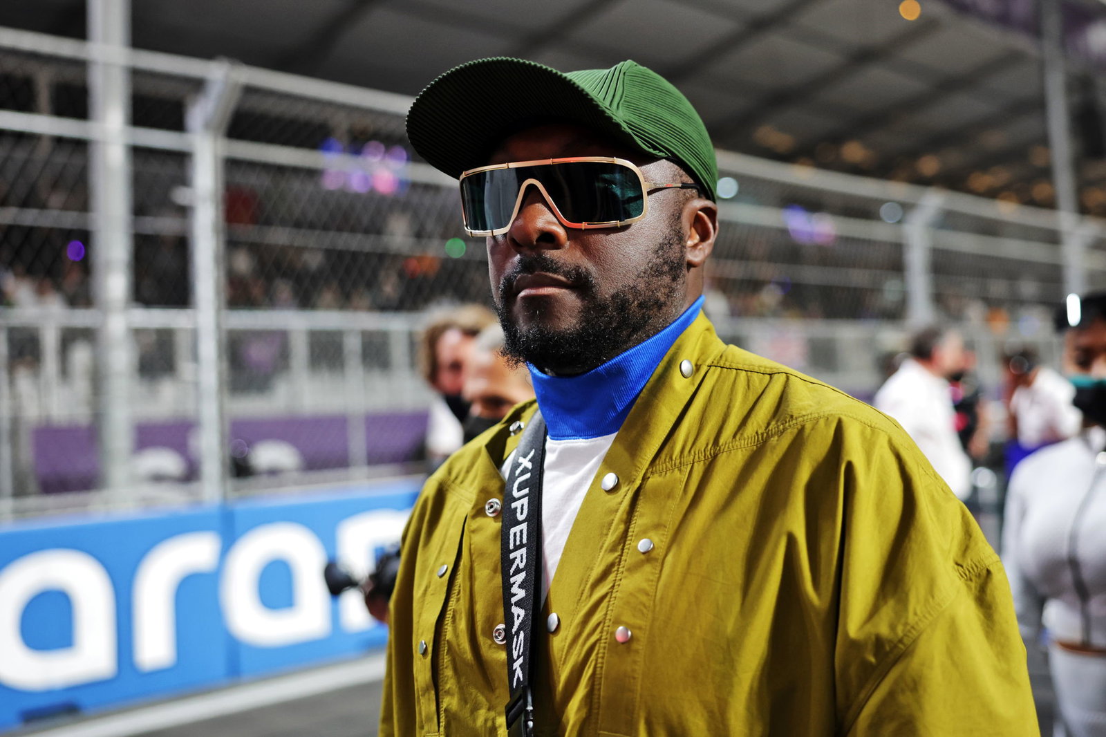 Lewis Hamilton told to let George Russell through on team radio at F1 Miami Grand Prix: 