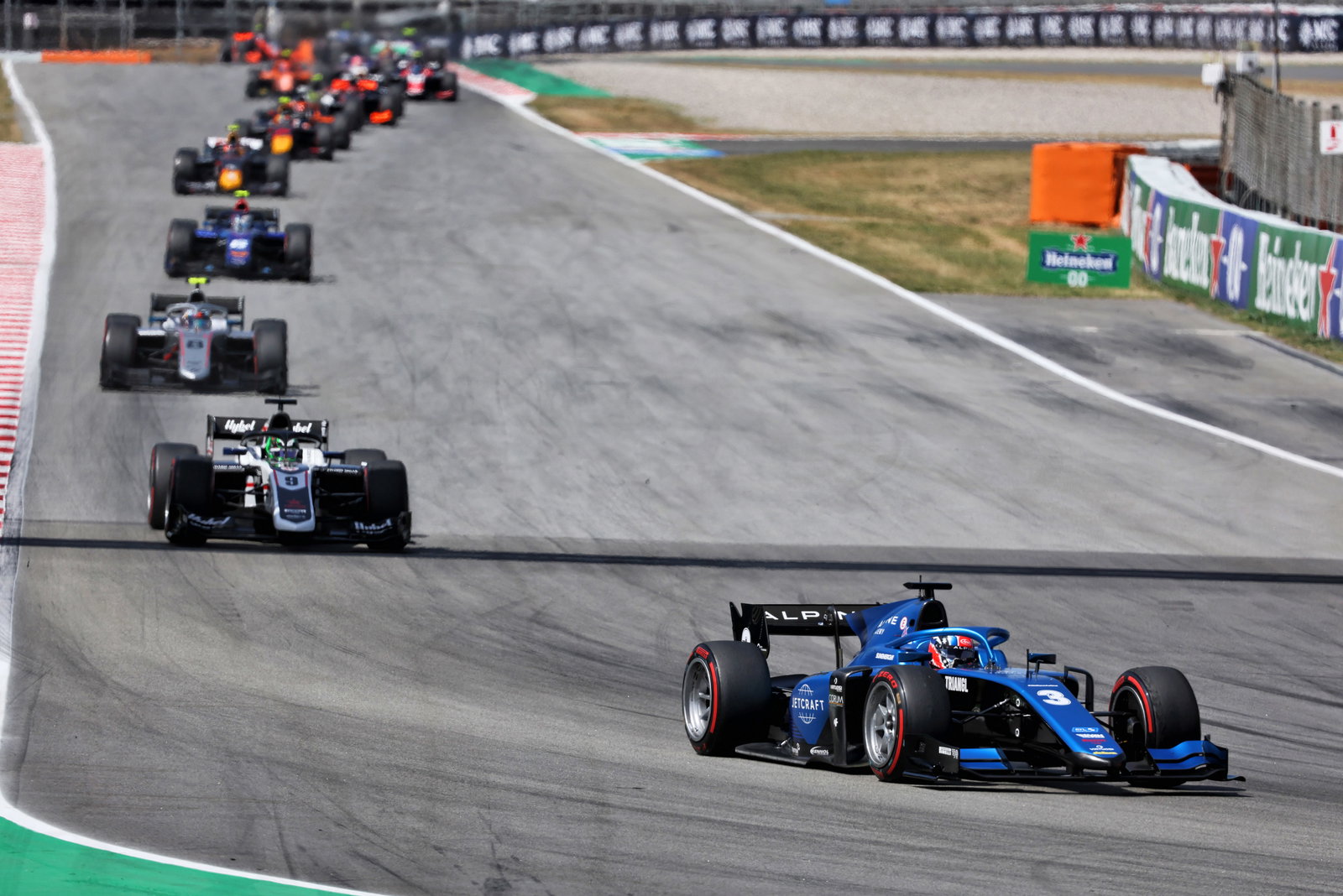 Drugovic Mendominasi Sprint Race F2 Spanyol untuk Pimpin Klasemen