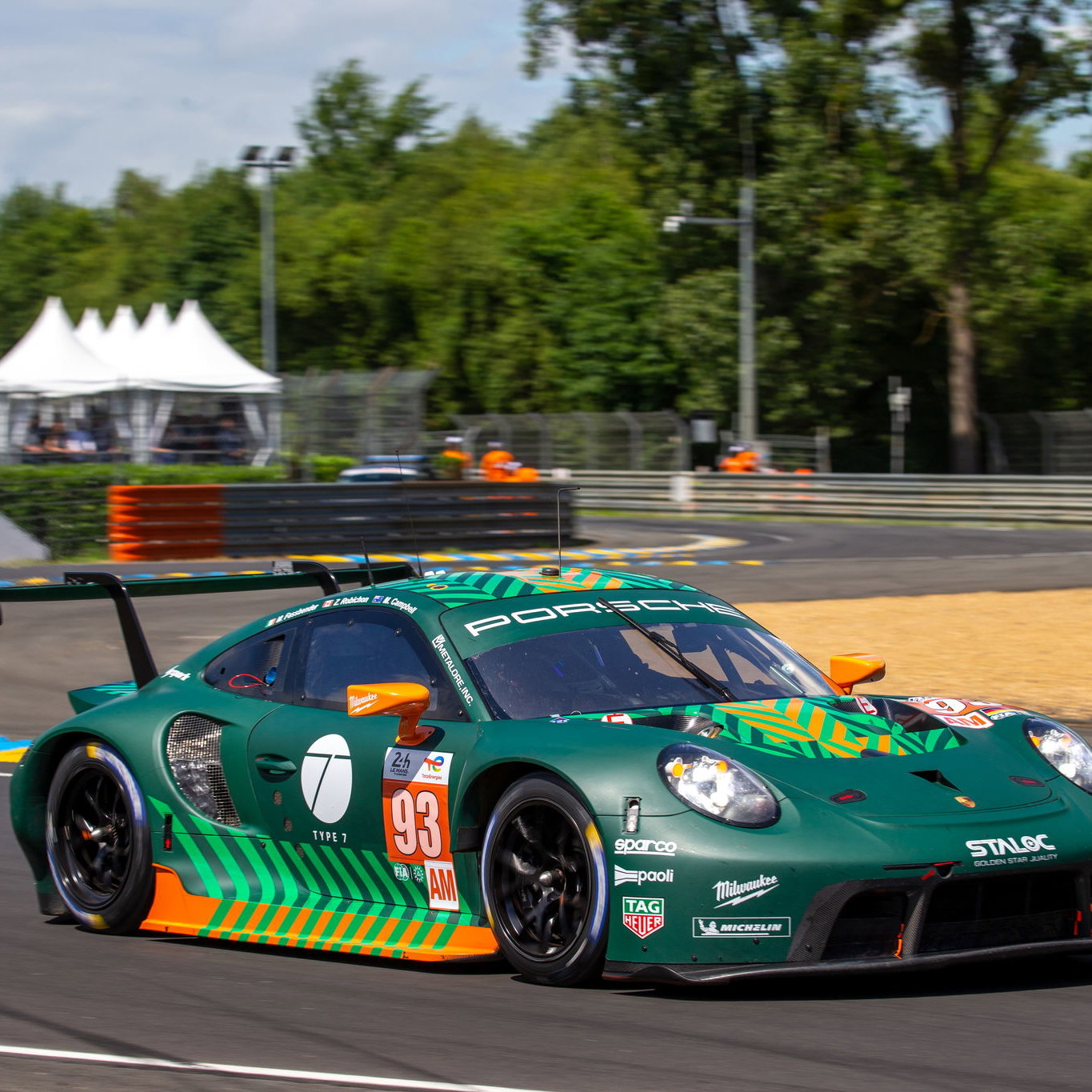 Porsche berusia 70 tahun dengan gaya kemenangan Le Mans 'babi merah muda', kemenangan GTE