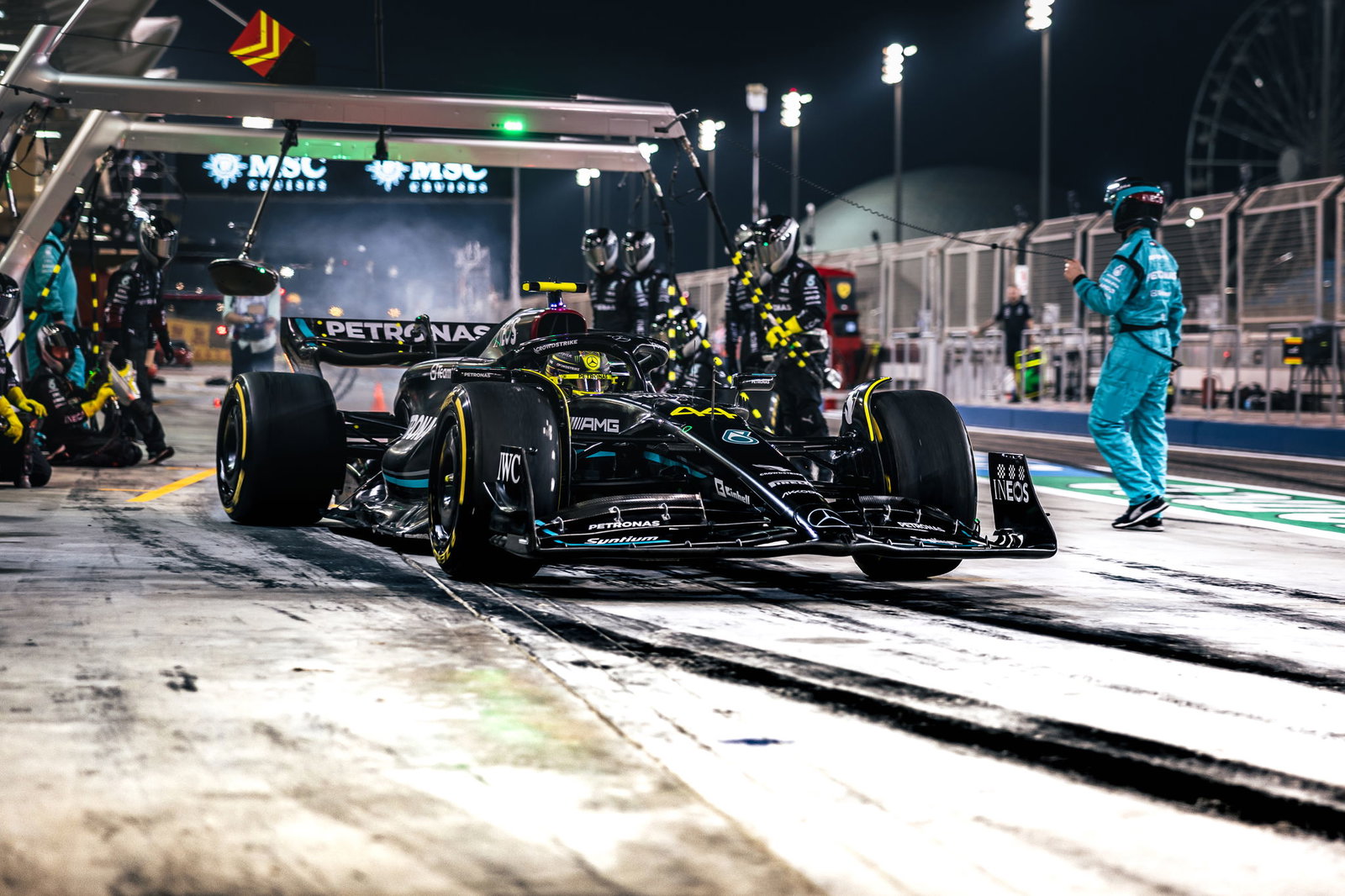 A second issue for Mercedes? “We’re a bit lost” after 'strange' loss of downforce