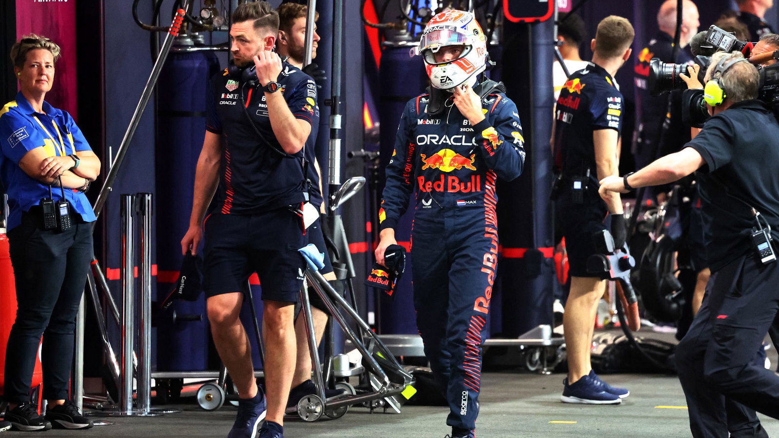 F1 championship leader Max Verstappen suffers shock Q2 exit after engine drama