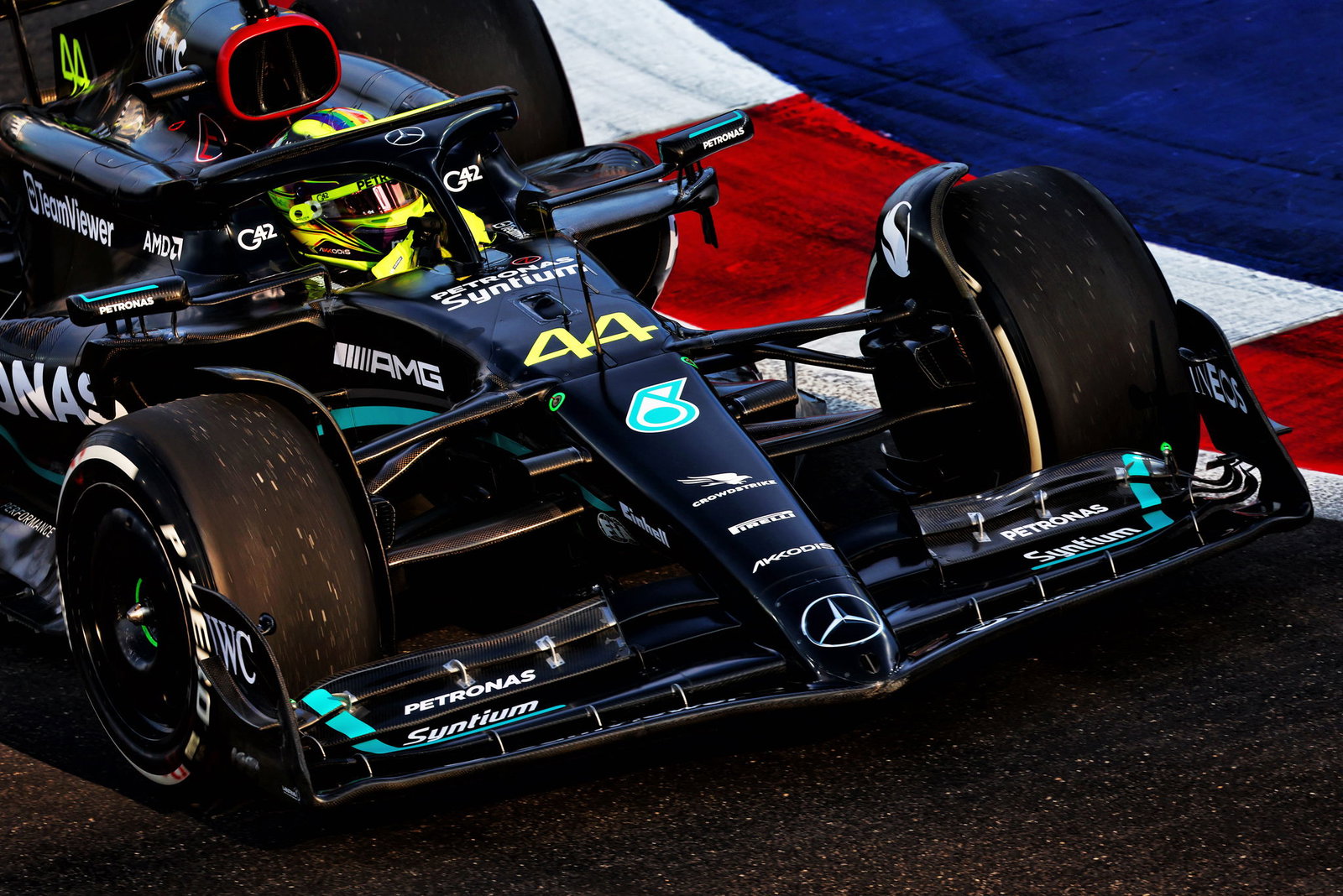 Carlos Sainz heads Ferrari 1-2 in Singapore FP2 as Red Bull struggle, Max Verstappen only P8
