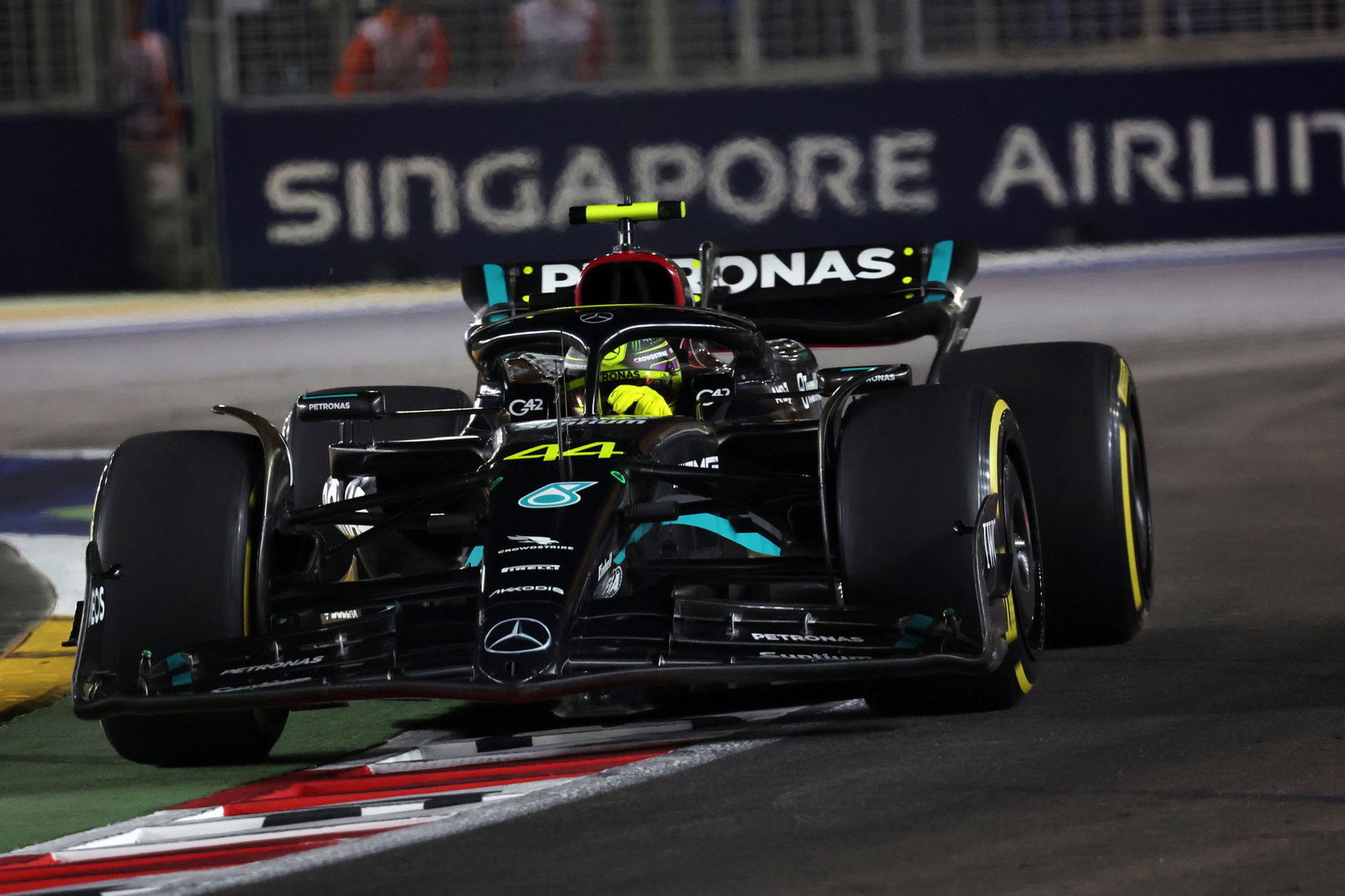 Leclerc Terkejut dengan Kecepatan Ferrari di Singapura