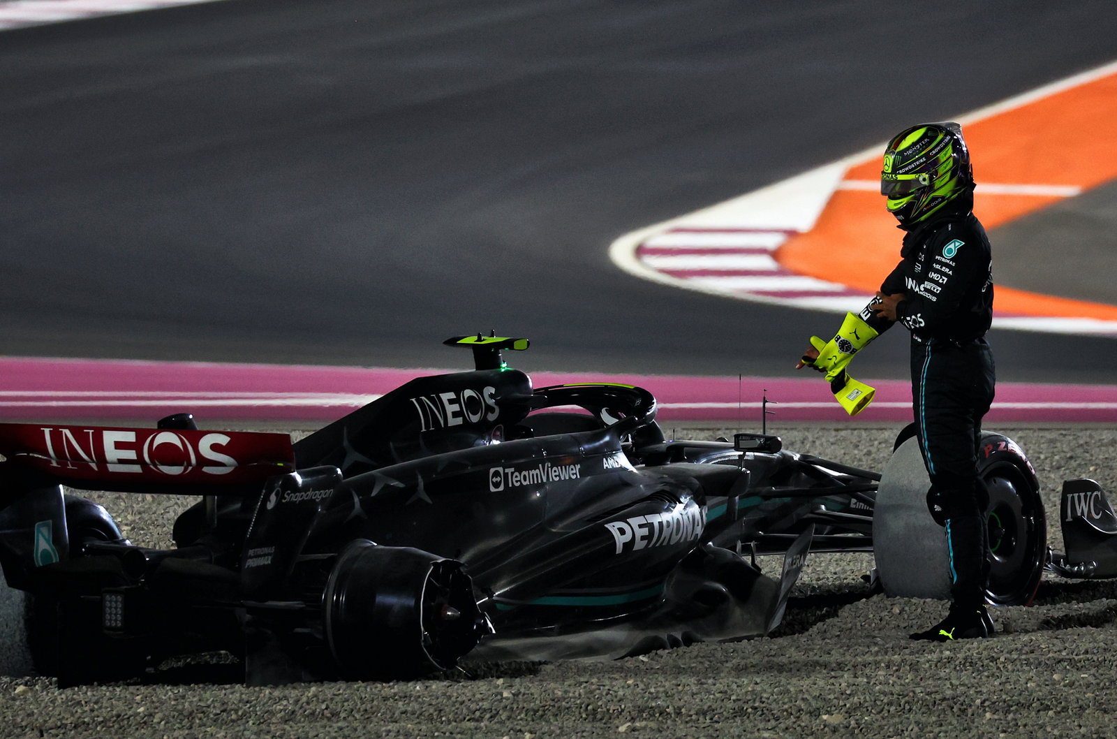 Lewis Hamilton dan George Russell tidak akan 'membahayakan' Mercedes, tegas Toto Wolff