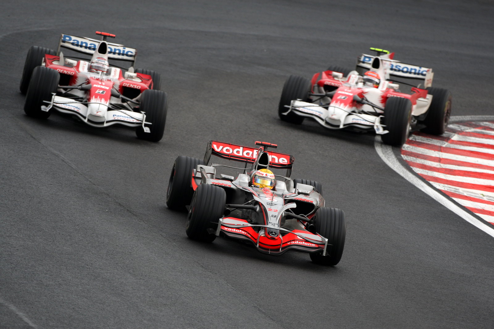 Eddie Jordan omits Lewis Hamilton when choosing ‘two drivers capable of taking on Max Verstappen’
