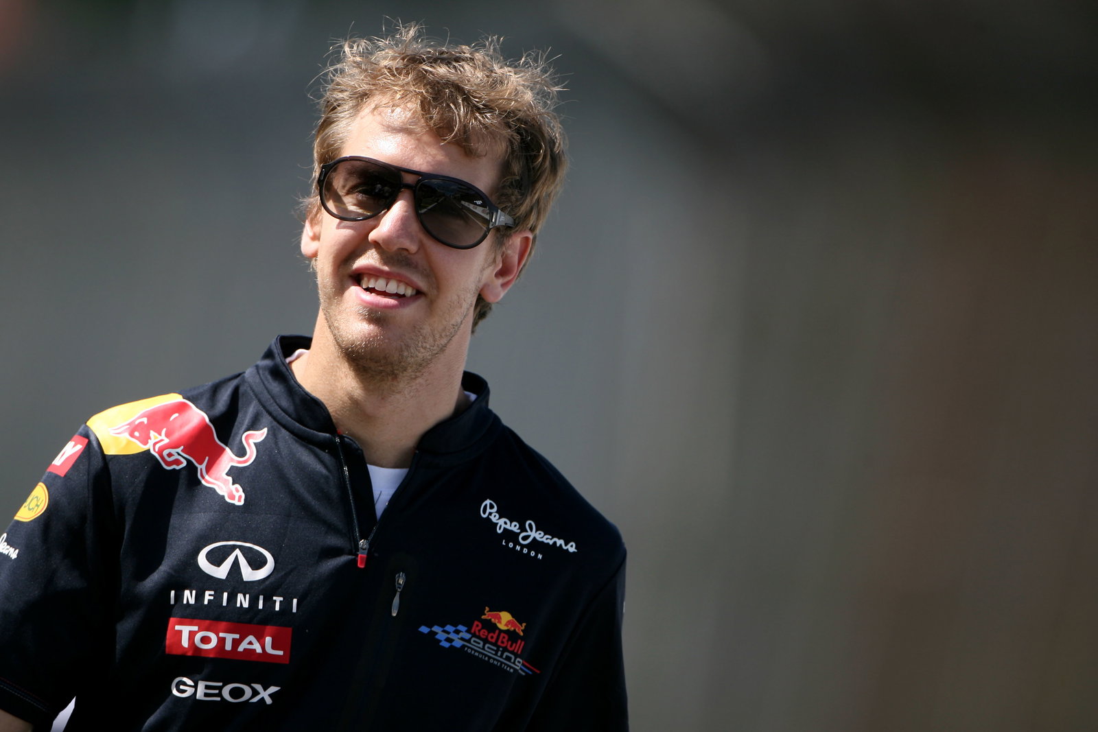 Reaksi Gembira Mercedes saat Melihat Lantai Red Bull RB19