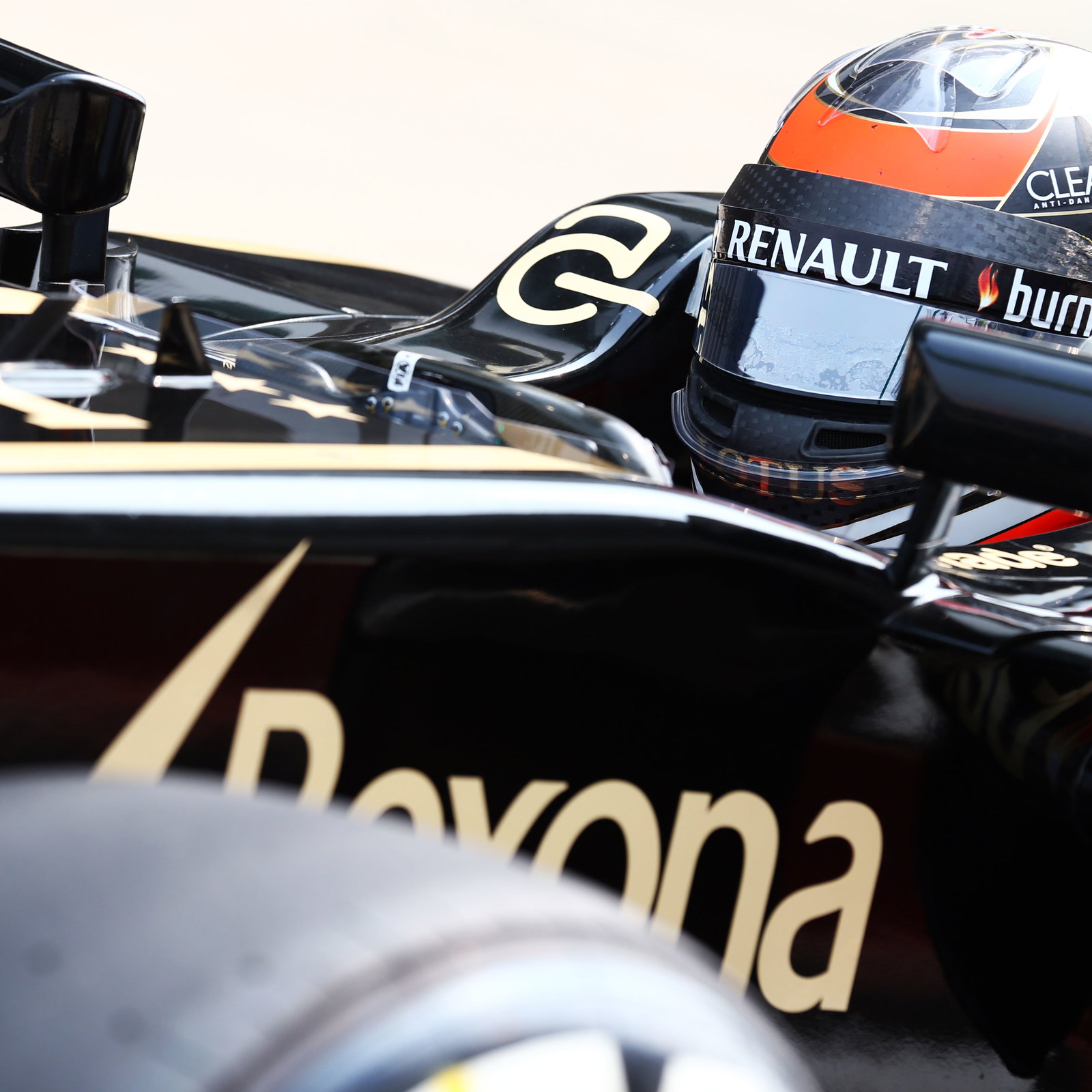 Kimi gives thumbs up to Dubai.