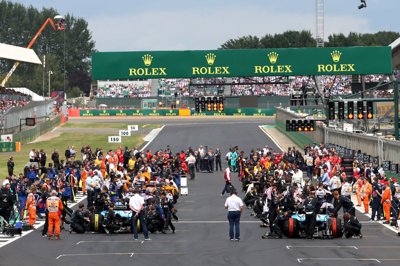 George Russell feels “duty” to entertain fans during F1 hiatus