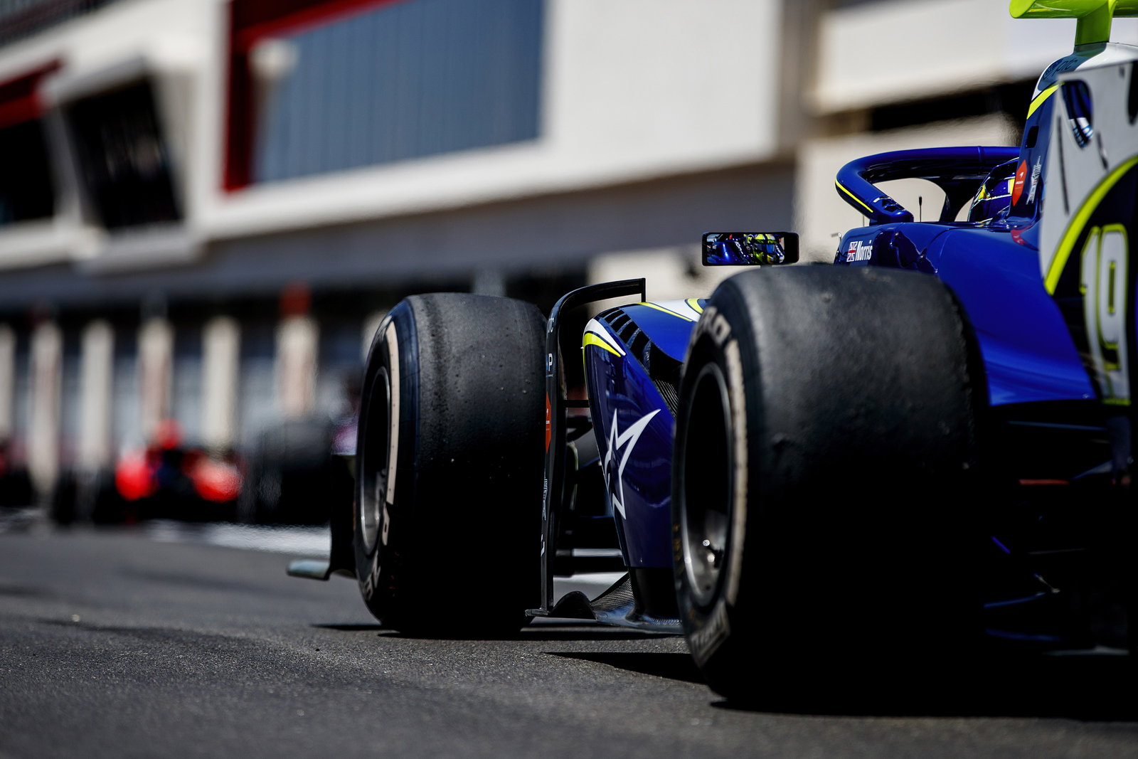 Junior Mercedes F1 George Russell meraih pole perdana F2 untuk mengakhiri lari Alexander Albon