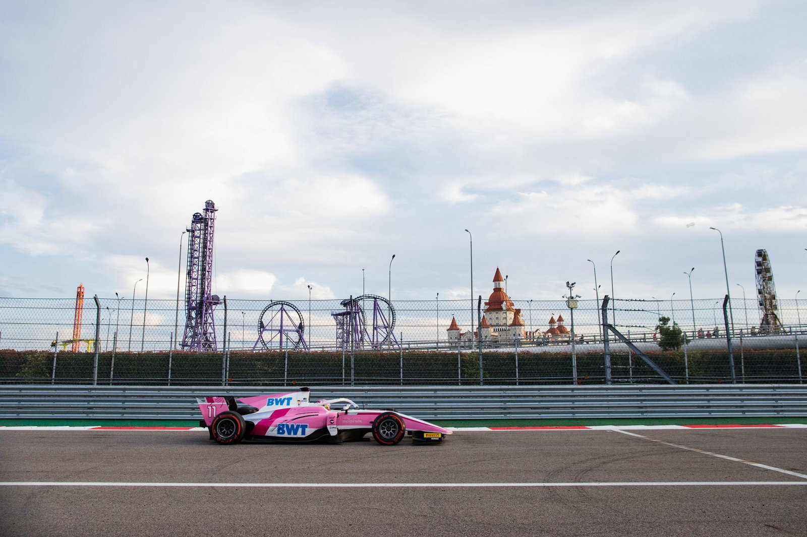 Albon memimpin DAMS 1-2 saat Russell memperpanjang keunggulan gelar F2