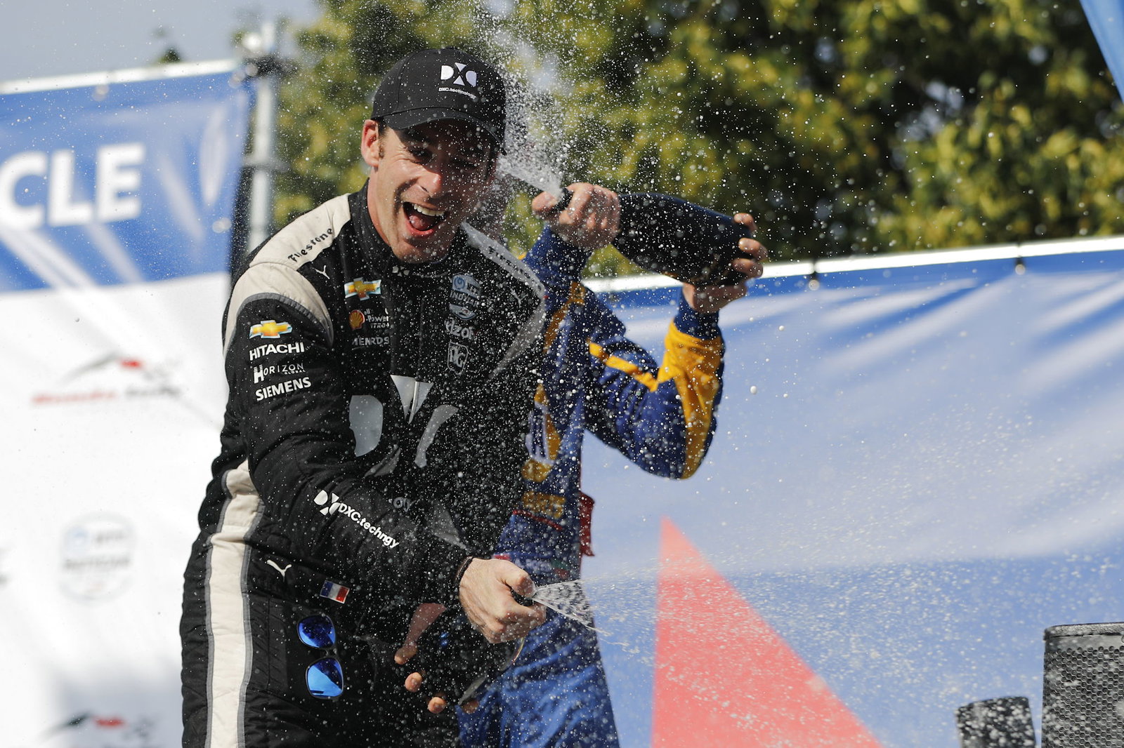 Simon Pagenaud mengalahkan Scott Dixon untuk kemenangan Toronto