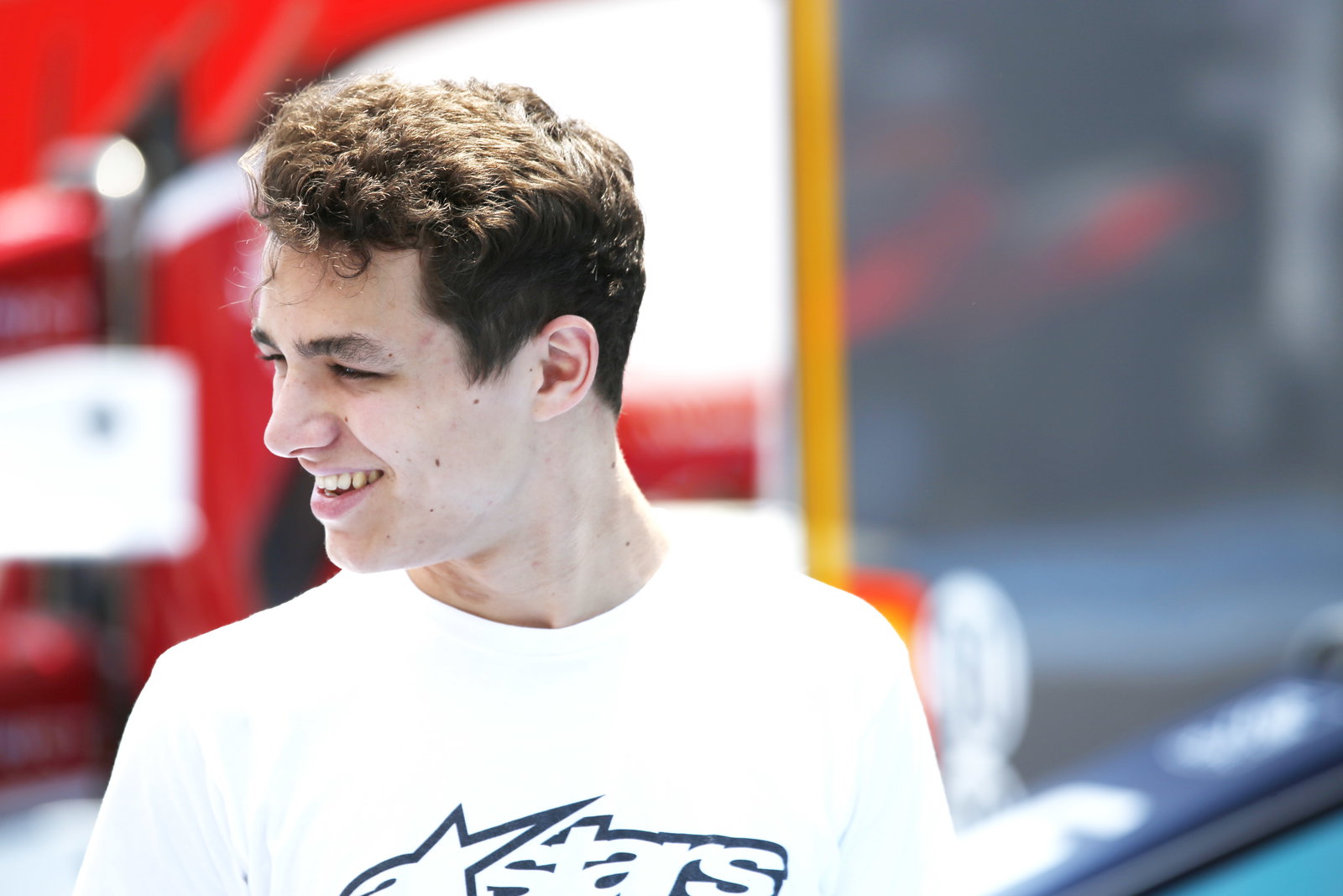 Junior Mercedes F1 George Russell meraih pole perdana F2 untuk mengakhiri lari Alexander Albon