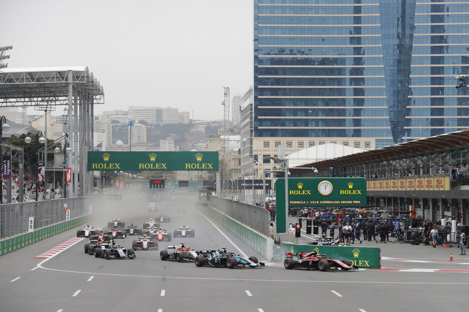 Alexander Albon mengklaim kemenangan perdana F2 dalam perlombaan fitur Baku yang kacau