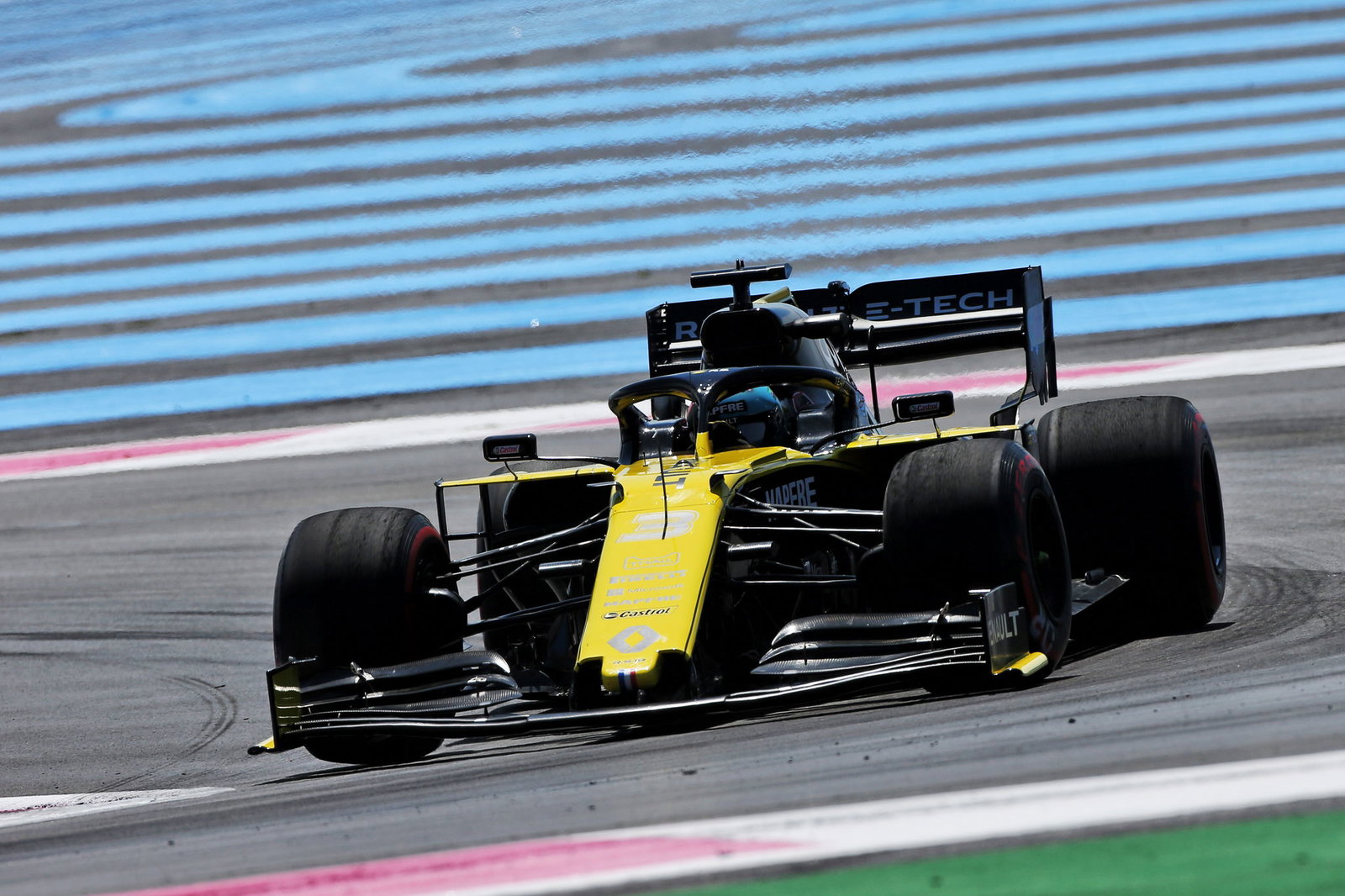 Carlos Sainz to tee off against F1 team bosses in charity golf event