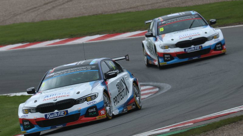 BTCC: Turkington converts pole to win in chaotic first race