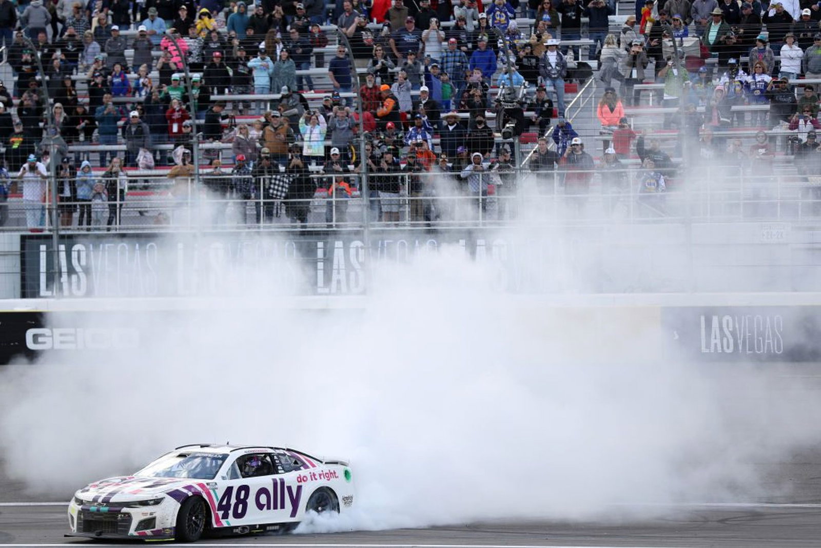 Kyle Larson and Chase Elliott Clear the Air at Las Vegas