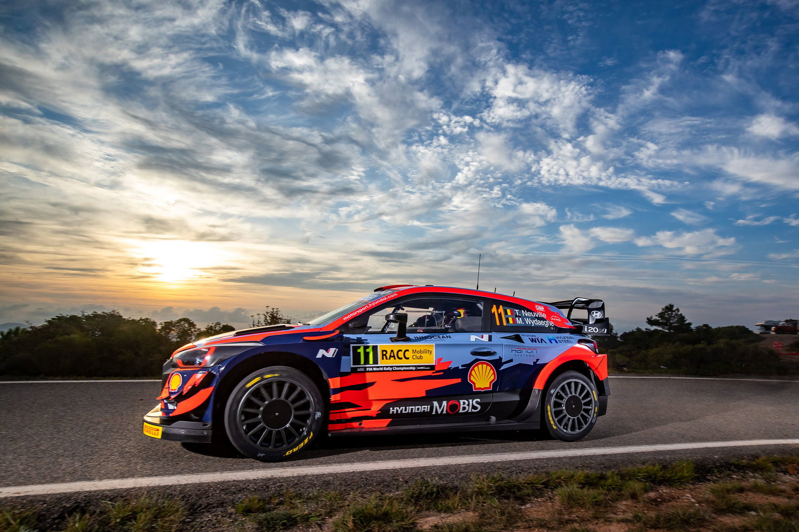 Neuville in command at Rally Spain as Evans falters