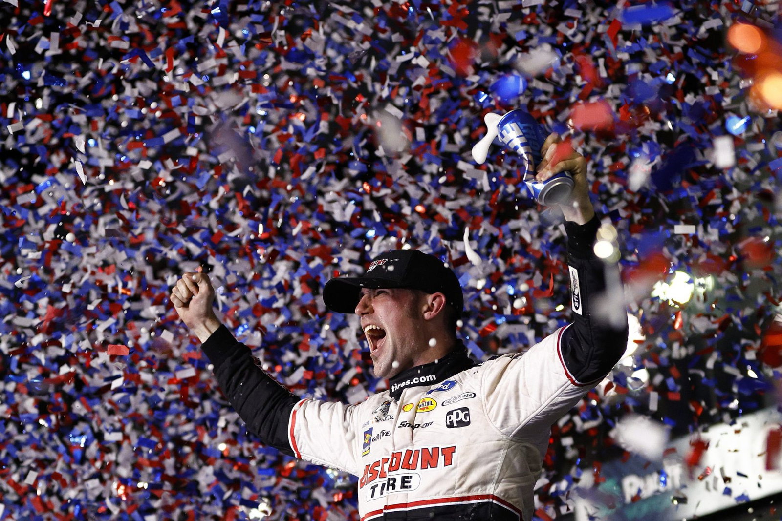 Chase Elliott Signs Contract Extension with Hendrick