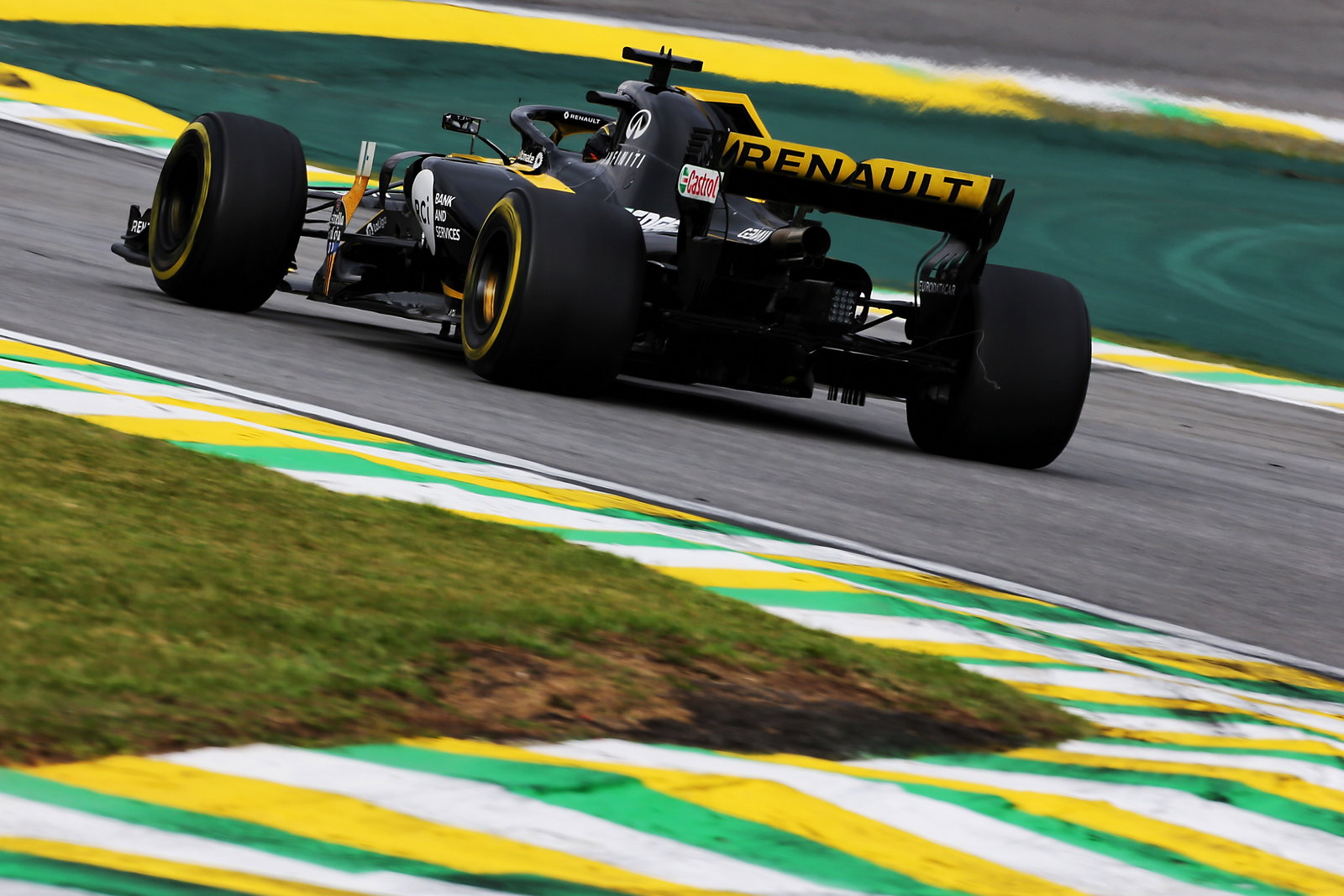 Formula 1 Gossip: Ecclestone to help ease growing tensions?